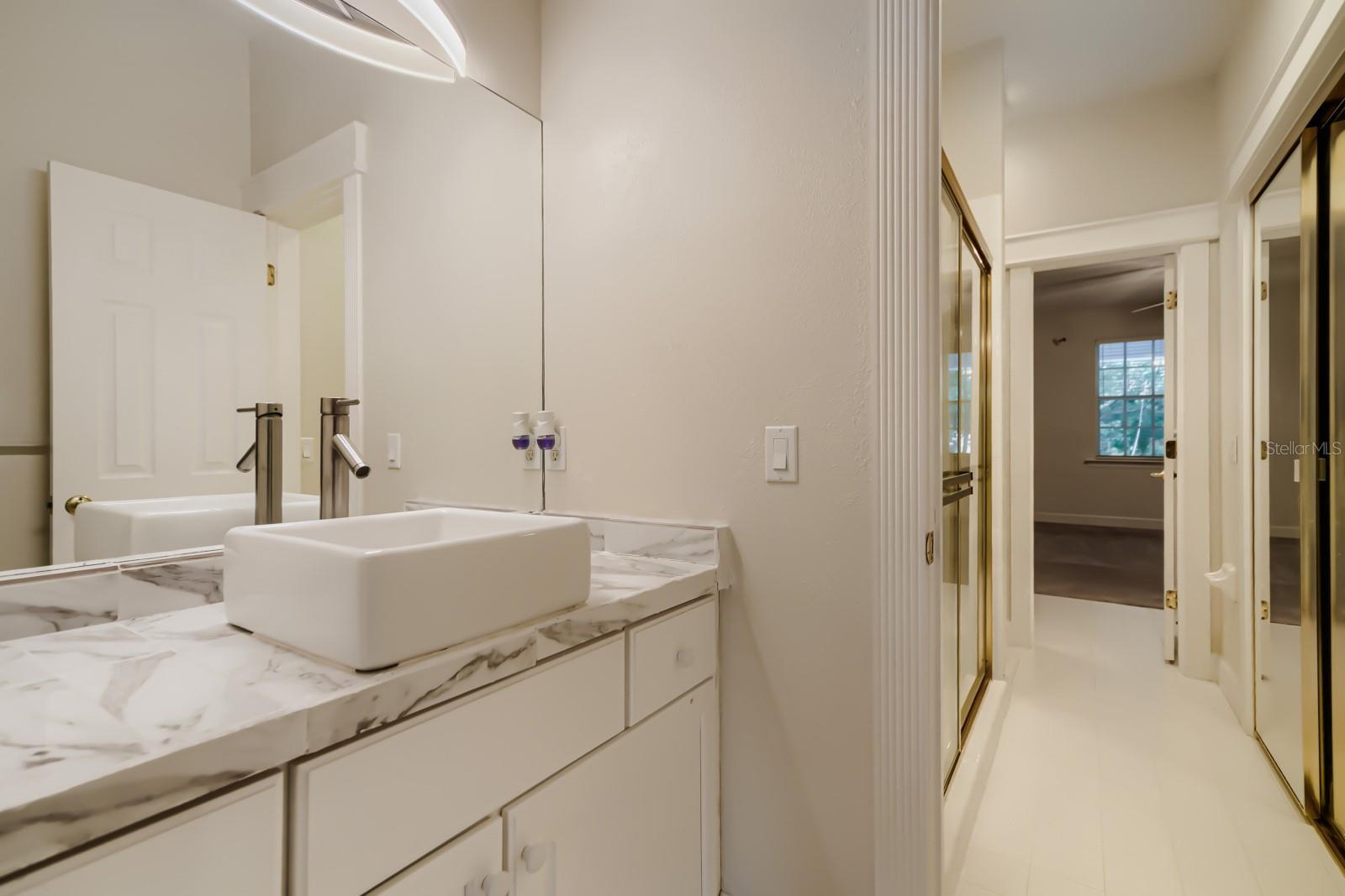 Image 29 of 48 For 7601 Debeaubien Drive