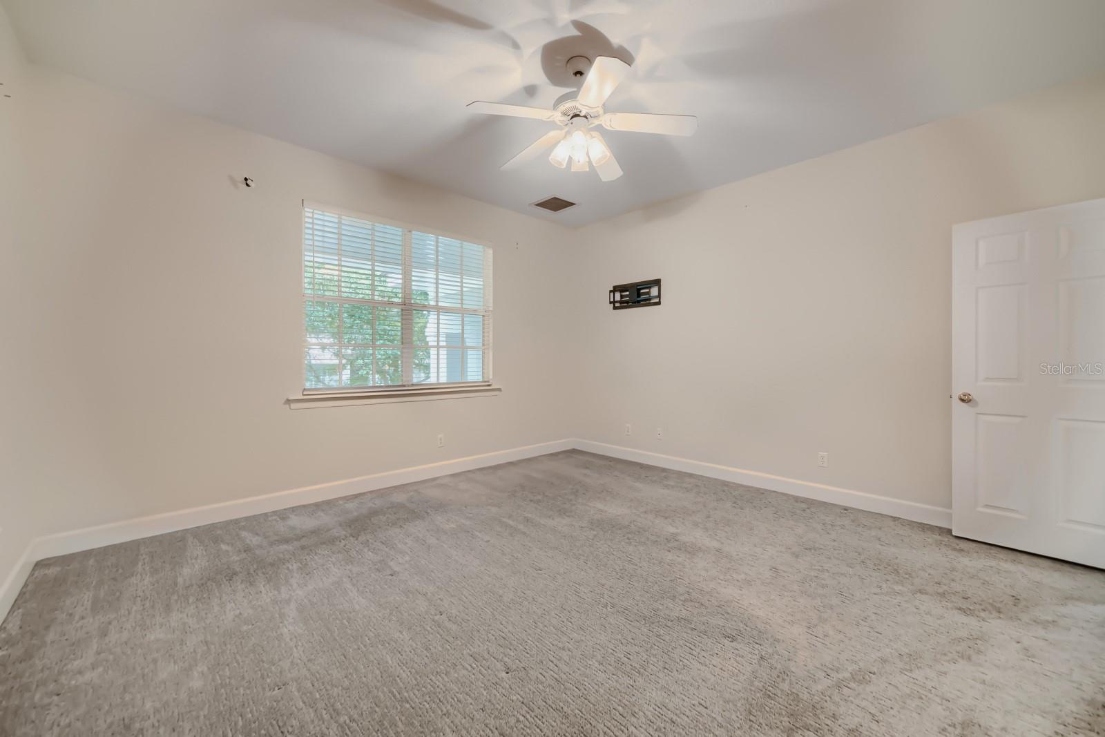 Image 32 of 48 For 7601 Debeaubien Drive