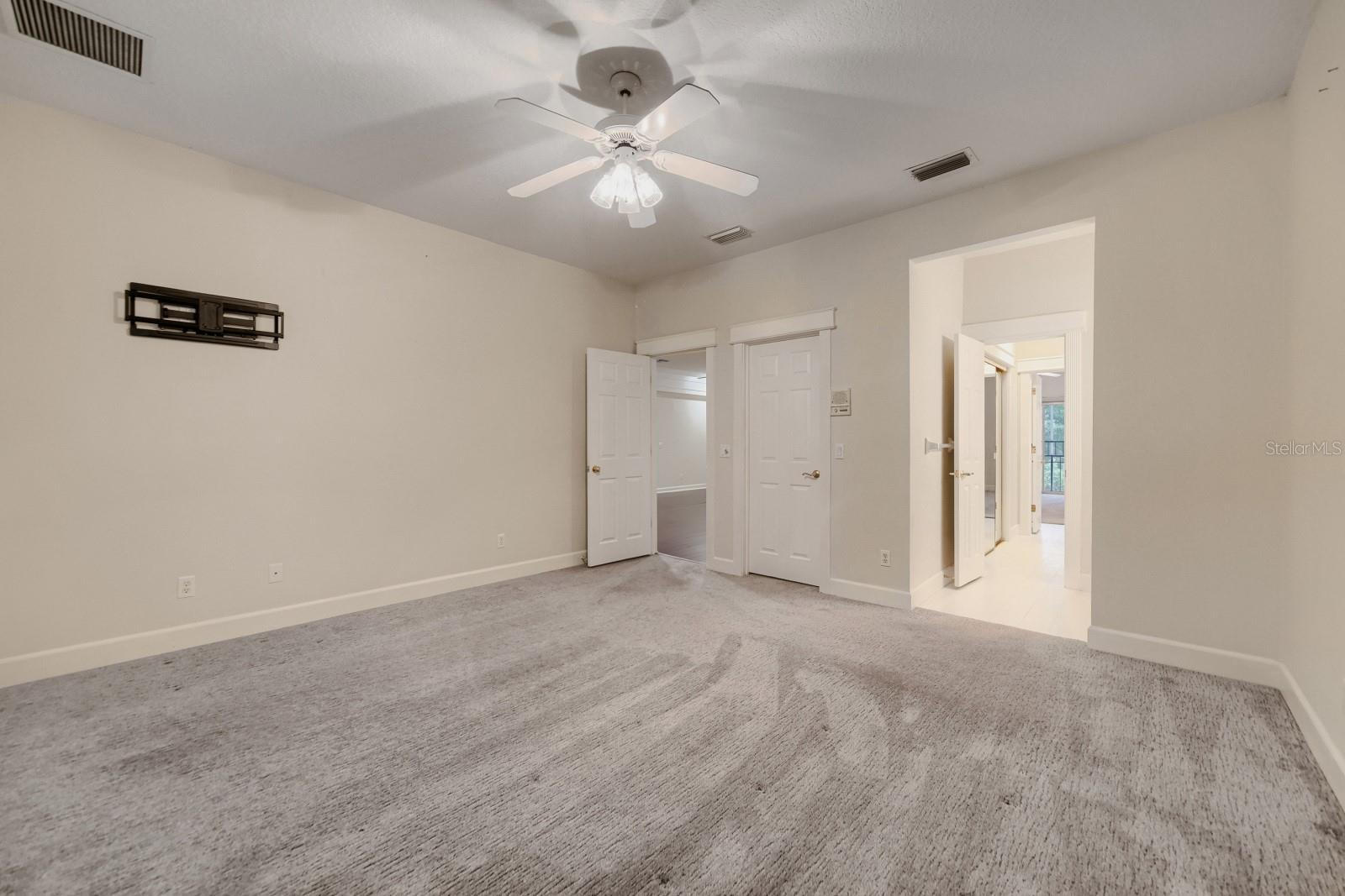 Image 33 of 48 For 7601 Debeaubien Drive