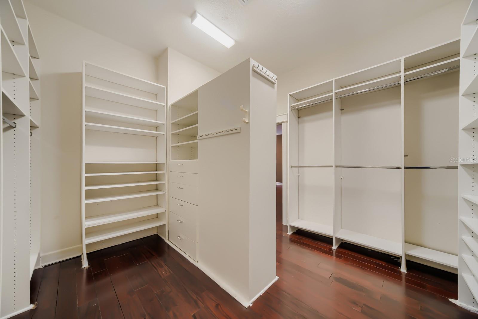 Image 35 of 48 For 7601 Debeaubien Drive