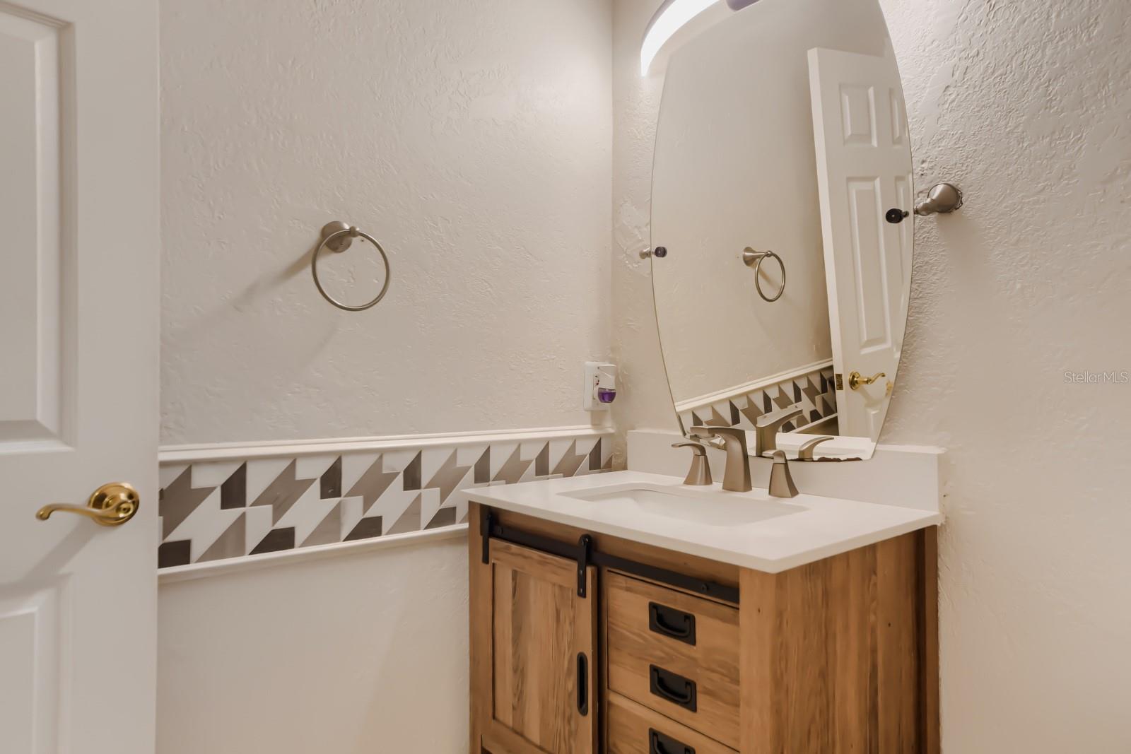 Image 36 of 48 For 7601 Debeaubien Drive