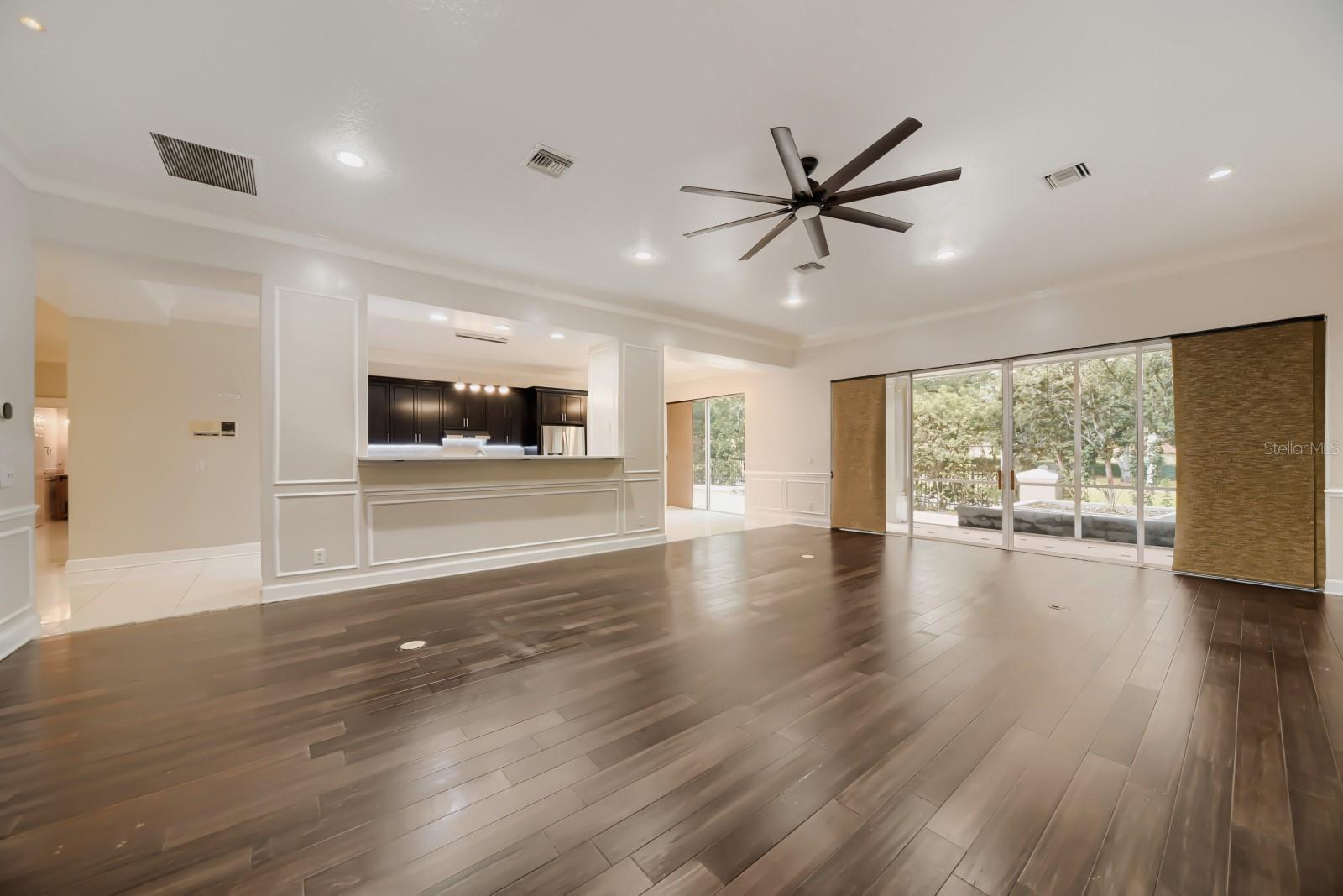 Image 7 of 48 For 7601 Debeaubien Drive