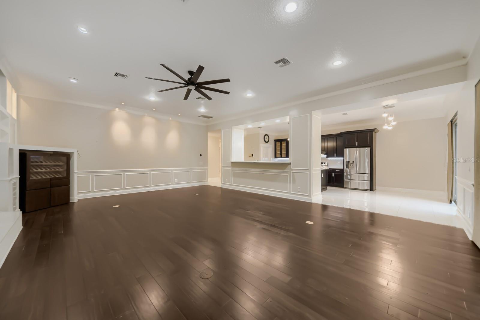 Image 9 of 48 For 7601 Debeaubien Drive