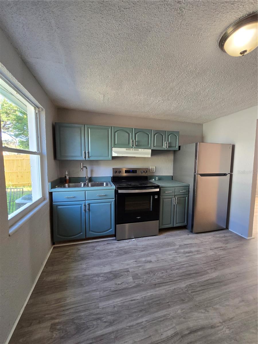 Image 4 of 9 For 8623 Willow Avenue