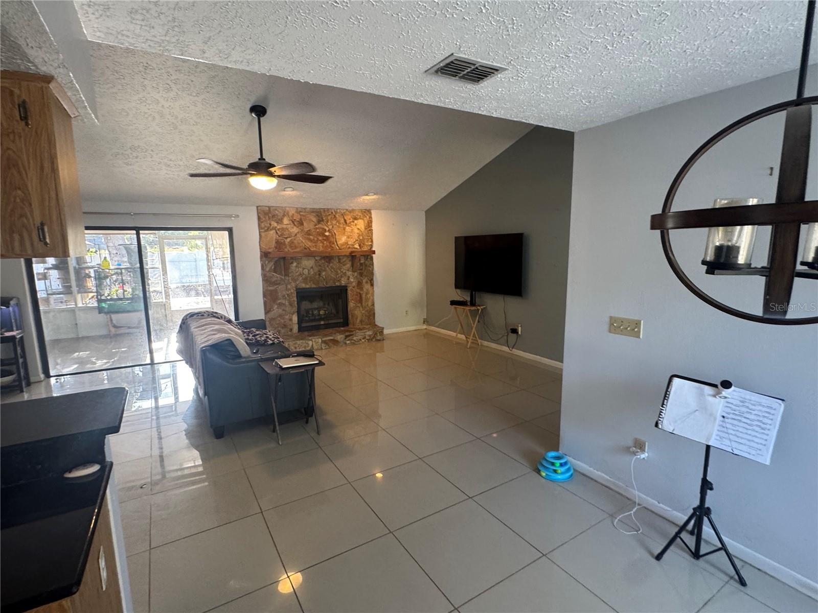 Image 10 of 35 For 2376 Windsor Oaks Avenue