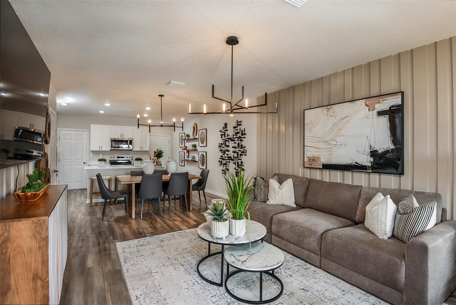 Image 3 of 29 For 4222 Hillock Boulevard