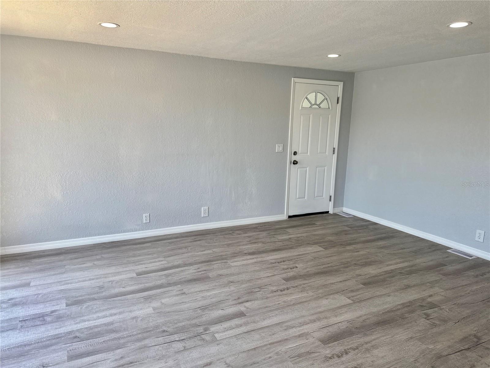 Image 10 of 31 For 460 Mount Oak Avenue Ne 745