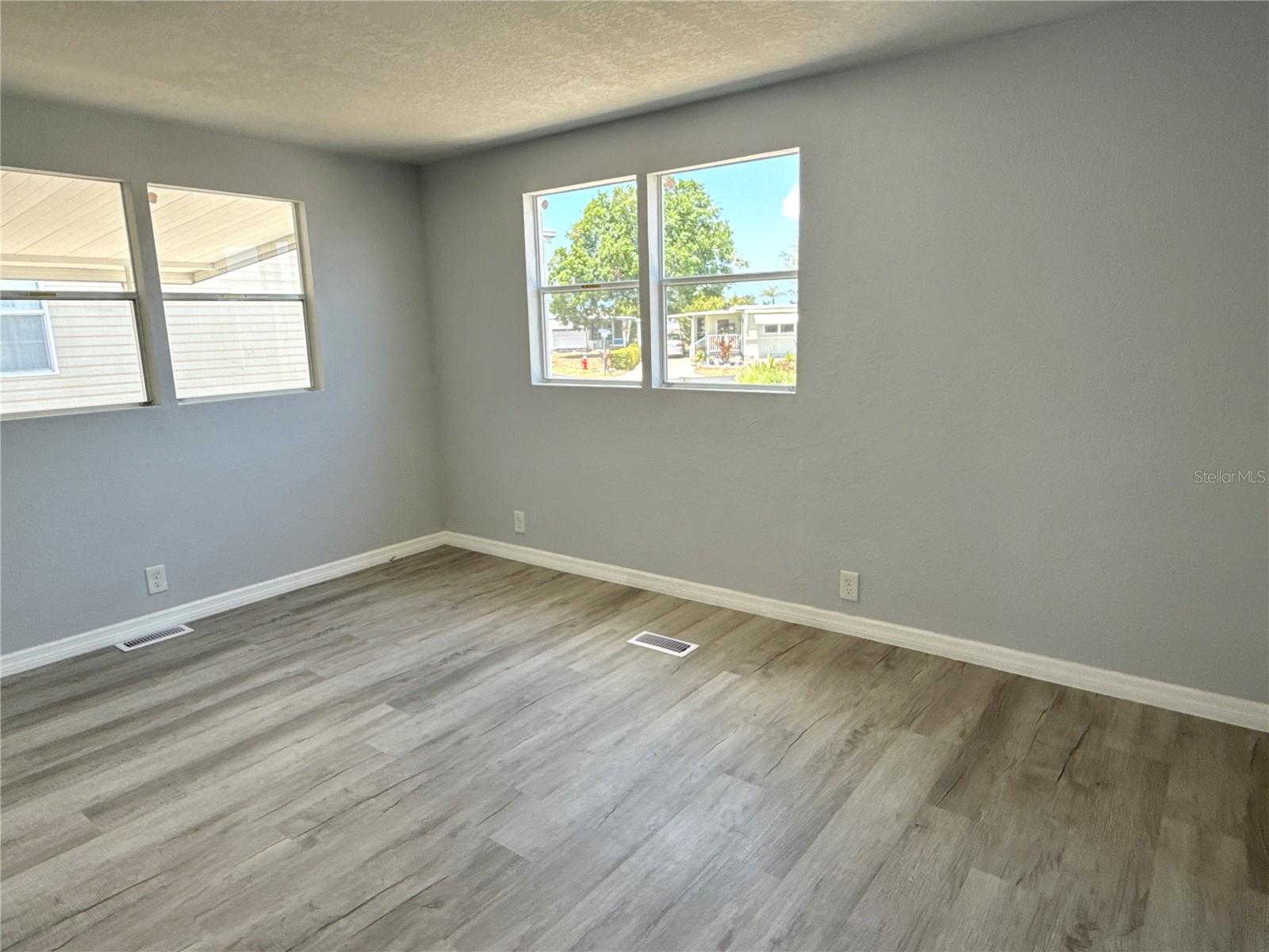 Image 12 of 31 For 460 Mount Oak Avenue Ne 745