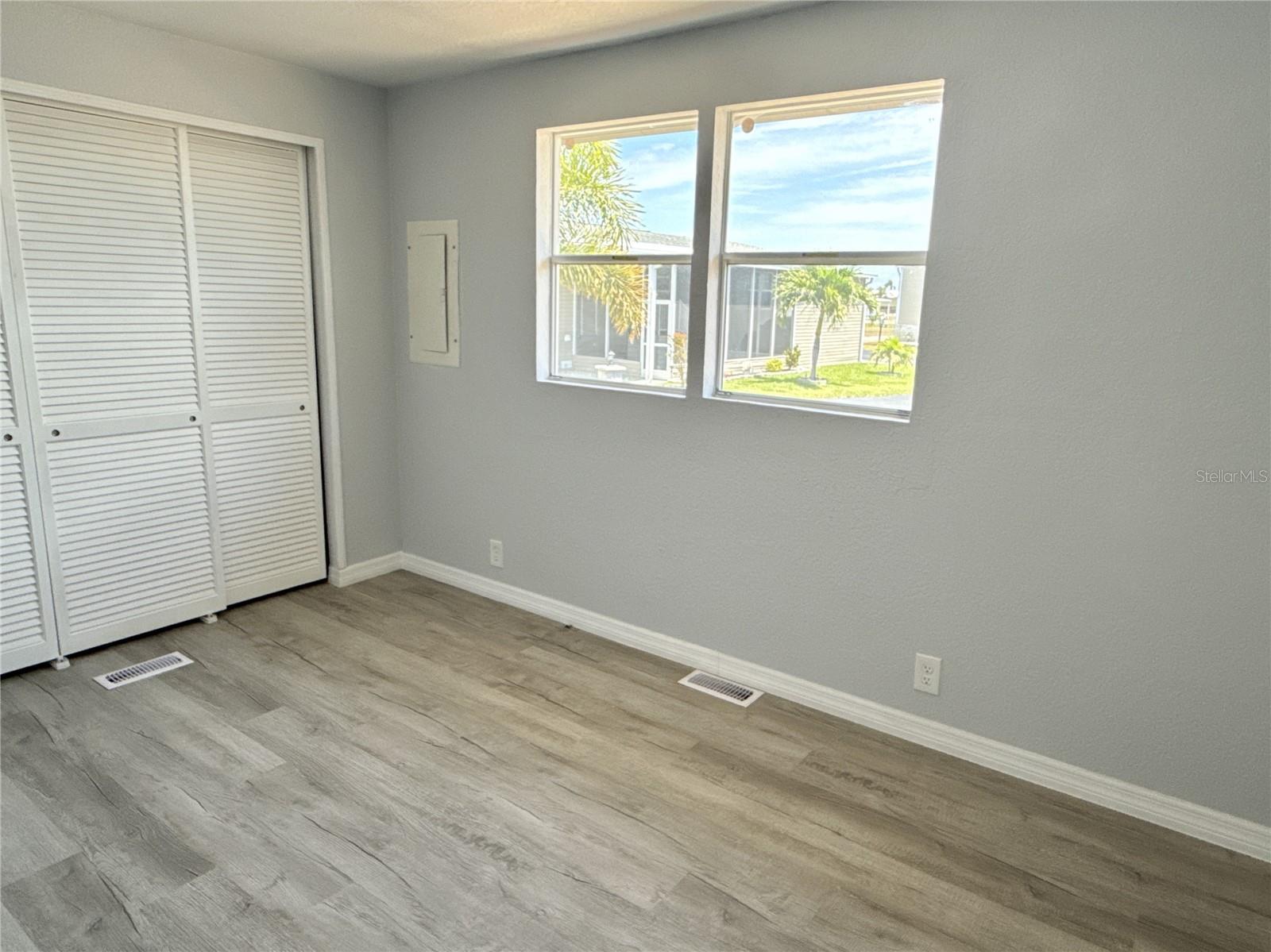 Image 19 of 31 For 460 Mount Oak Avenue Ne 745