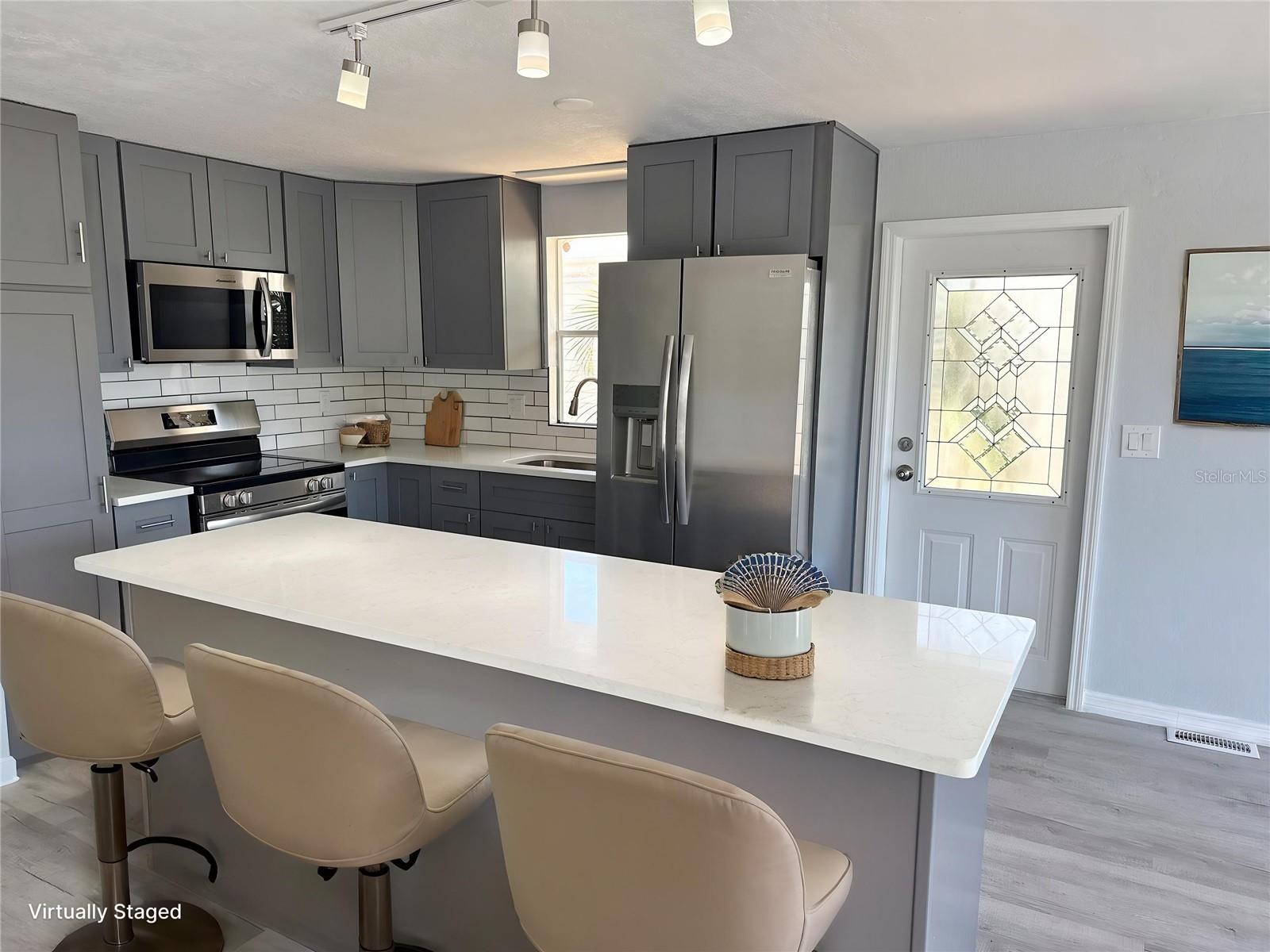 Image 3 of 31 For 460 Mount Oak Avenue Ne 745