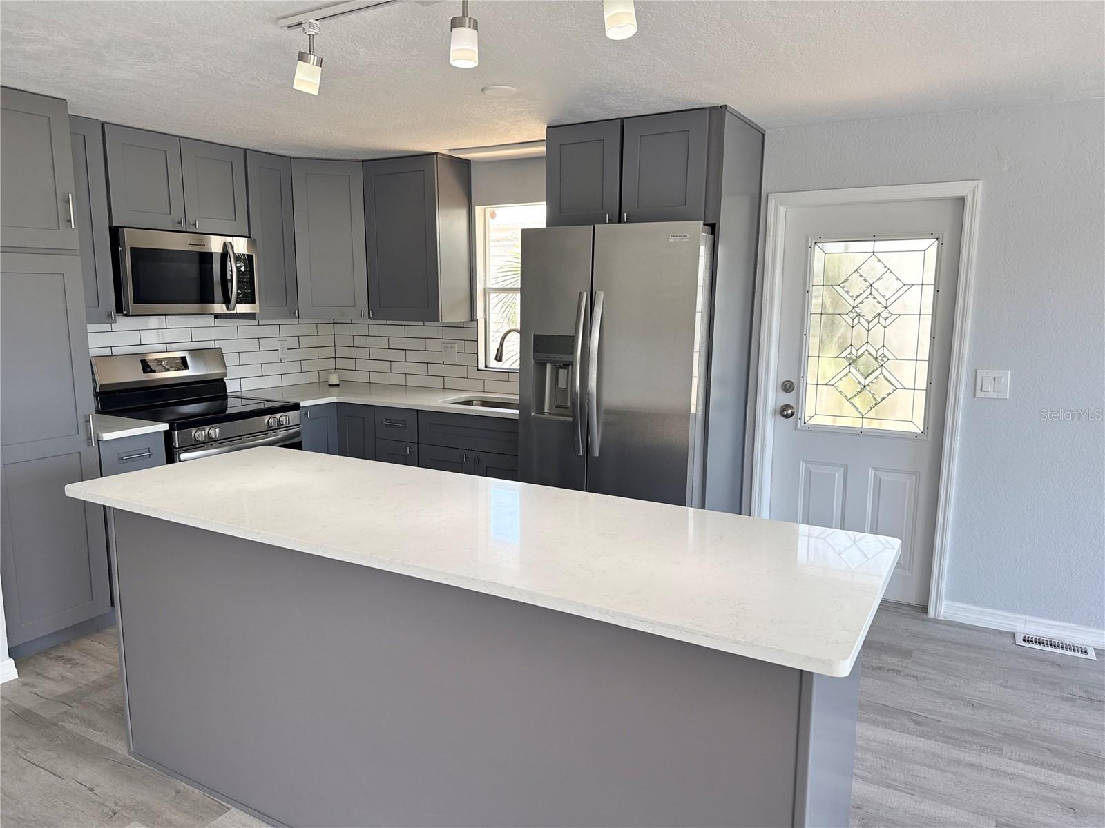 Image 4 of 31 For 460 Mount Oak Avenue Ne 745
