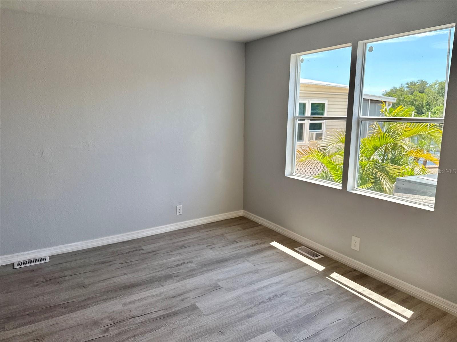 Image 9 of 31 For 460 Mount Oak Avenue Ne 745
