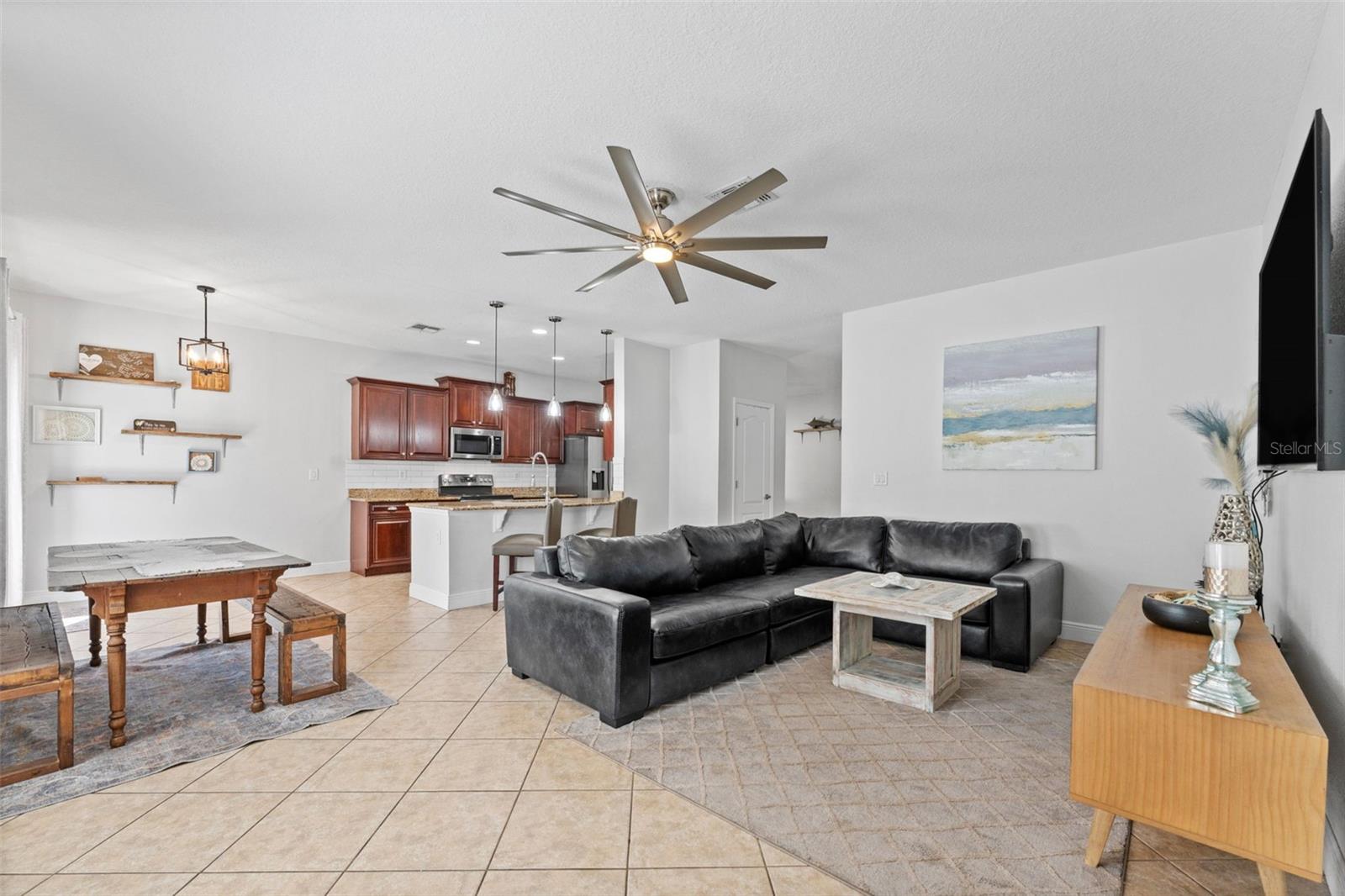 Listing photo id 8 for 2916 Winglewood Circle