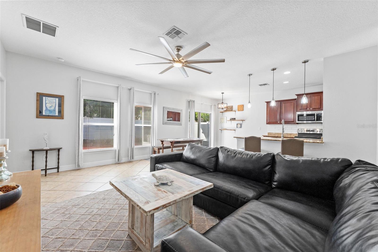 Listing photo id 9 for 2916 Winglewood Circle