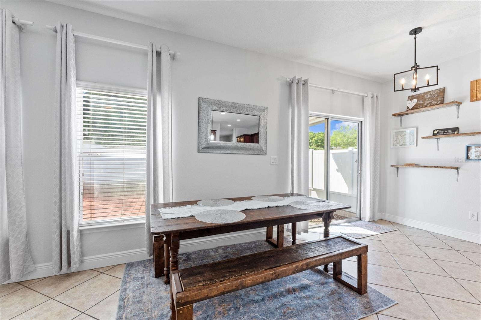 Listing photo id 10 for 2916 Winglewood Circle