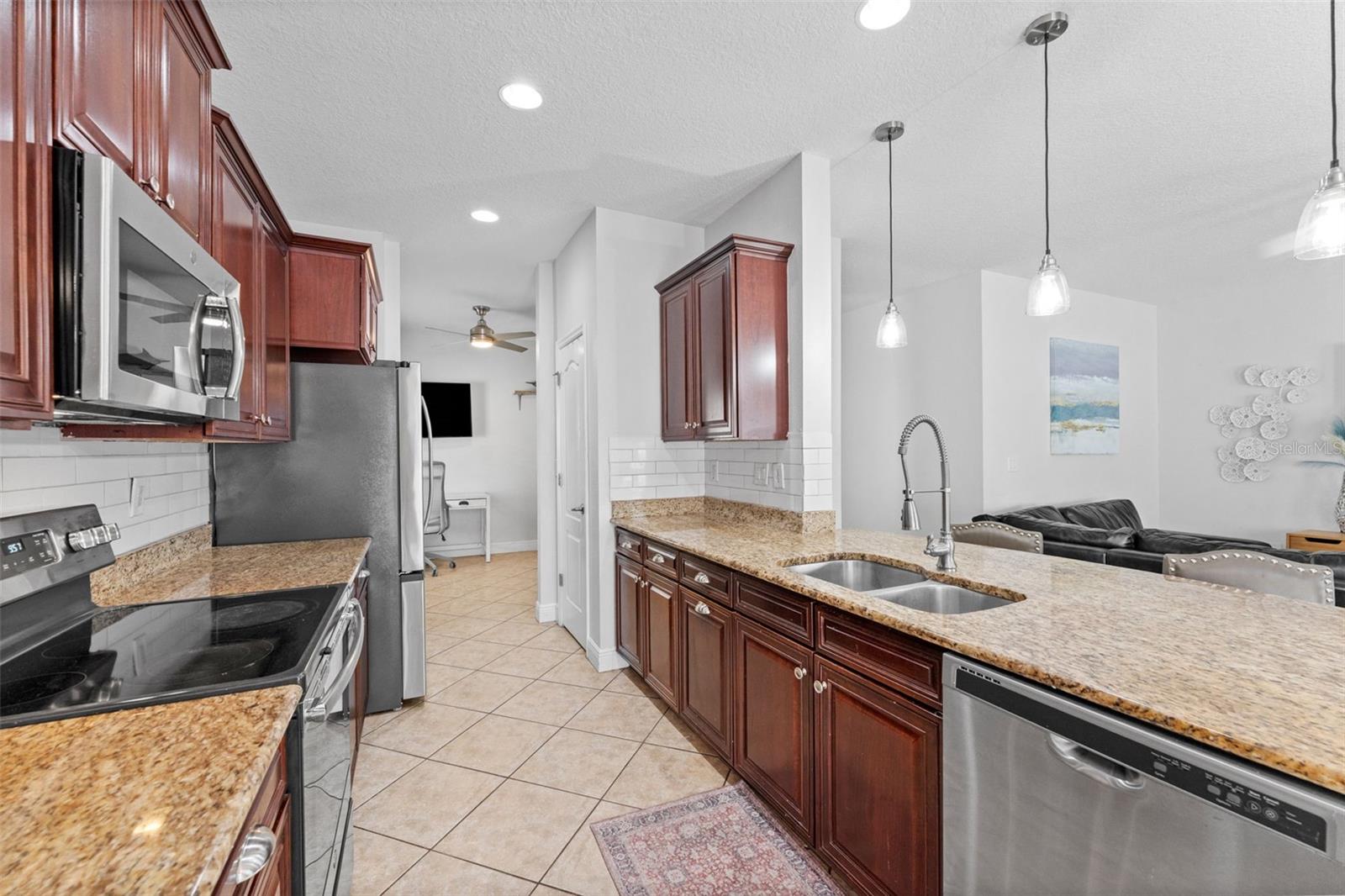 Listing photo id 14 for 2916 Winglewood Circle