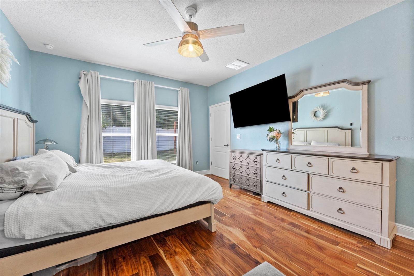 Listing photo id 18 for 2916 Winglewood Circle