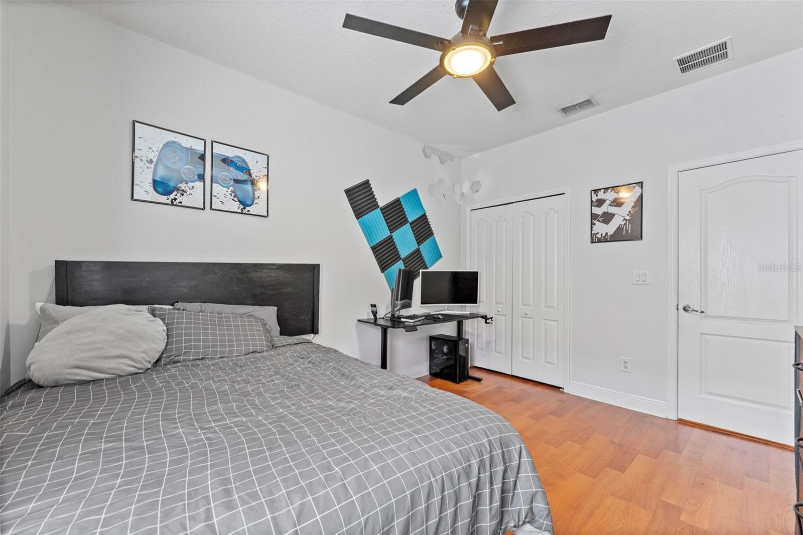 Listing photo id 23 for 2916 Winglewood Circle