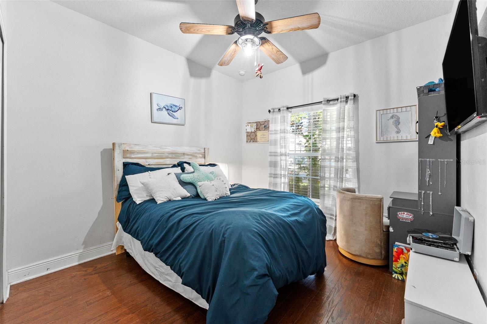 Listing photo id 27 for 2916 Winglewood Circle