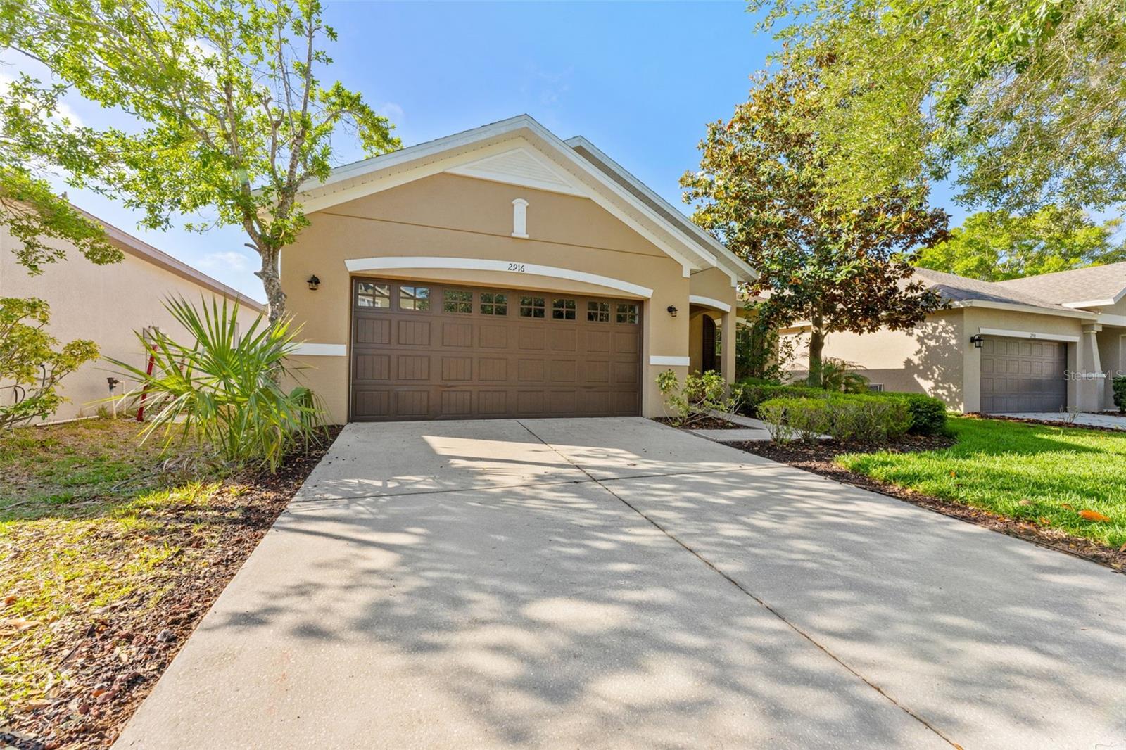 Listing photo id 1 for 2916 Winglewood Circle