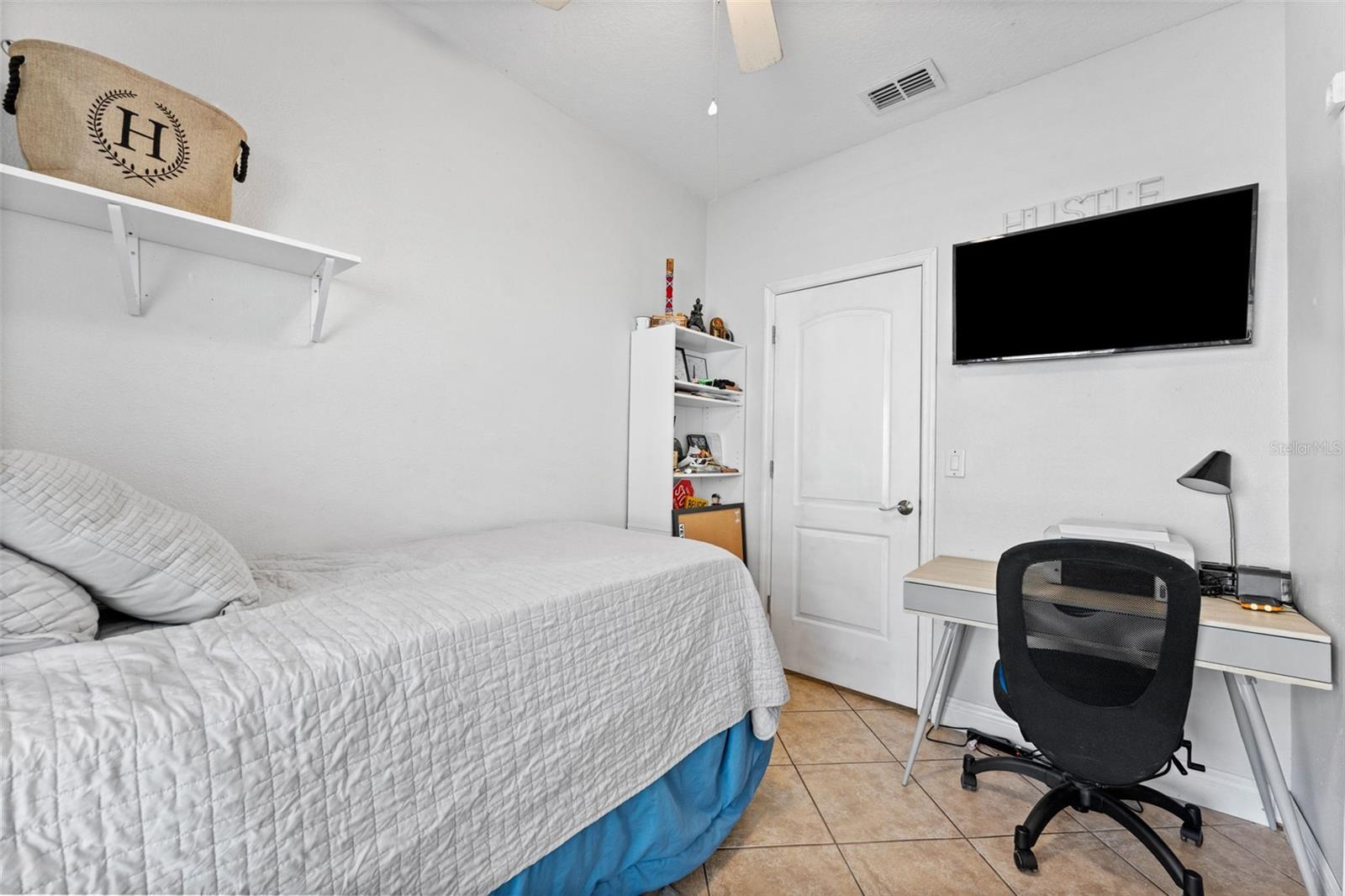 Listing photo id 31 for 2916 Winglewood Circle