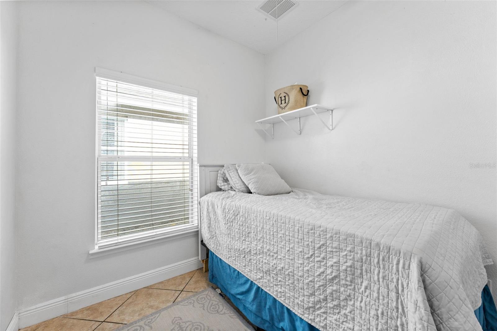 Listing photo id 32 for 2916 Winglewood Circle