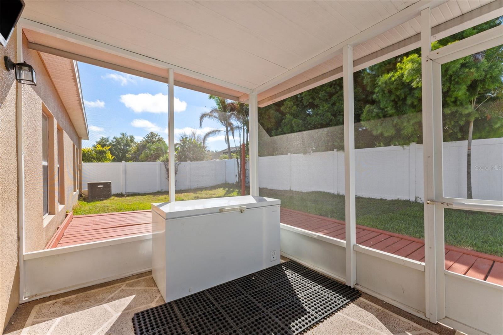 Listing photo id 34 for 2916 Winglewood Circle