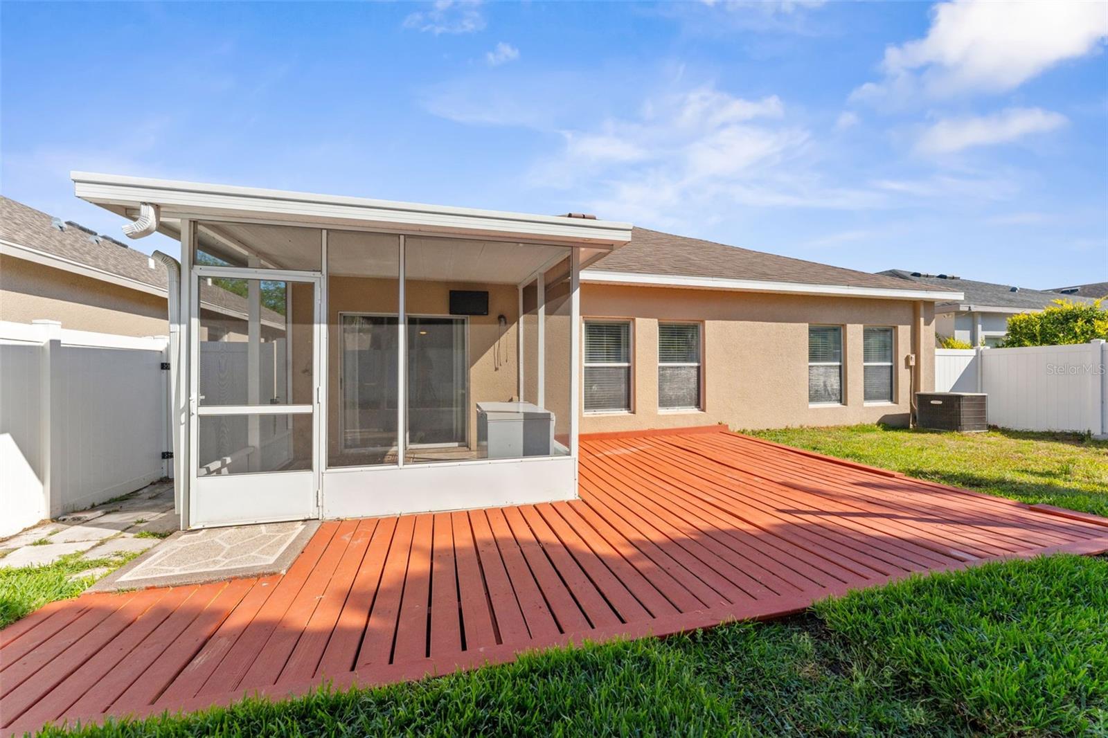 Listing photo id 37 for 2916 Winglewood Circle