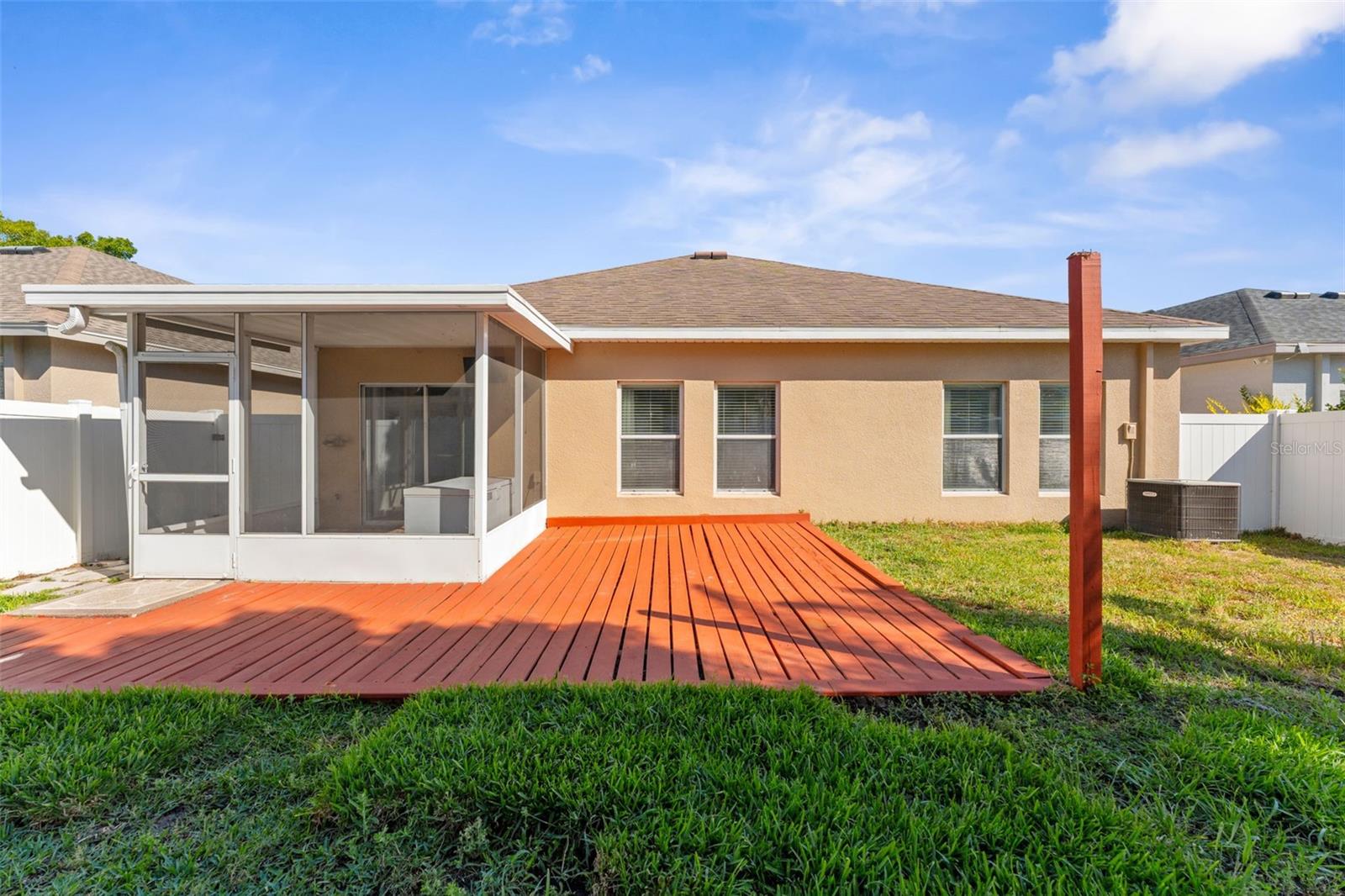 Listing photo id 40 for 2916 Winglewood Circle