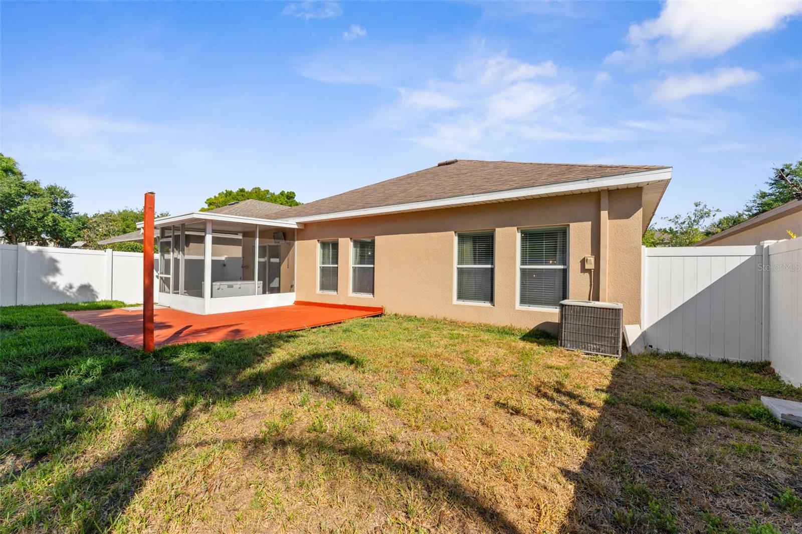 Listing photo id 41 for 2916 Winglewood Circle