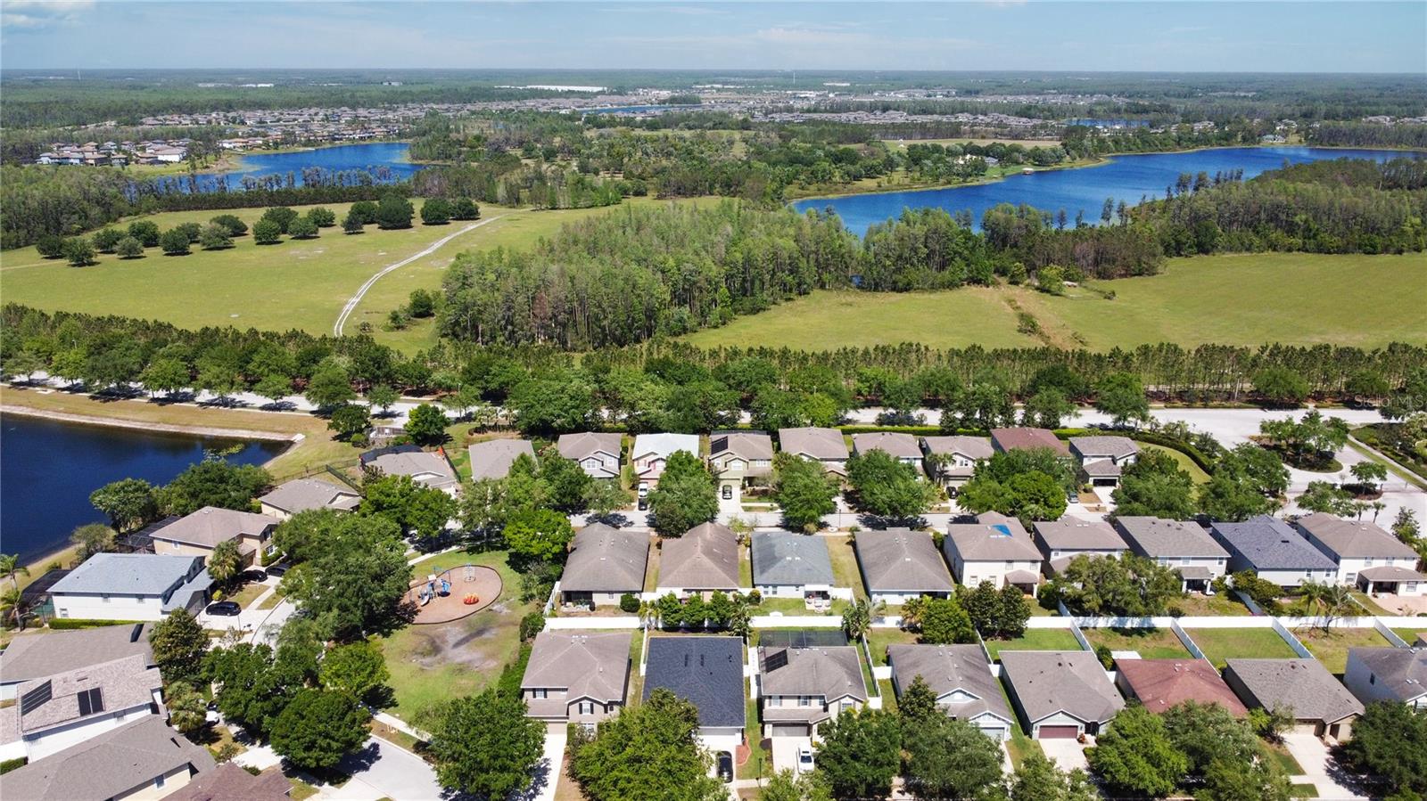 Listing photo id 44 for 2916 Winglewood Circle
