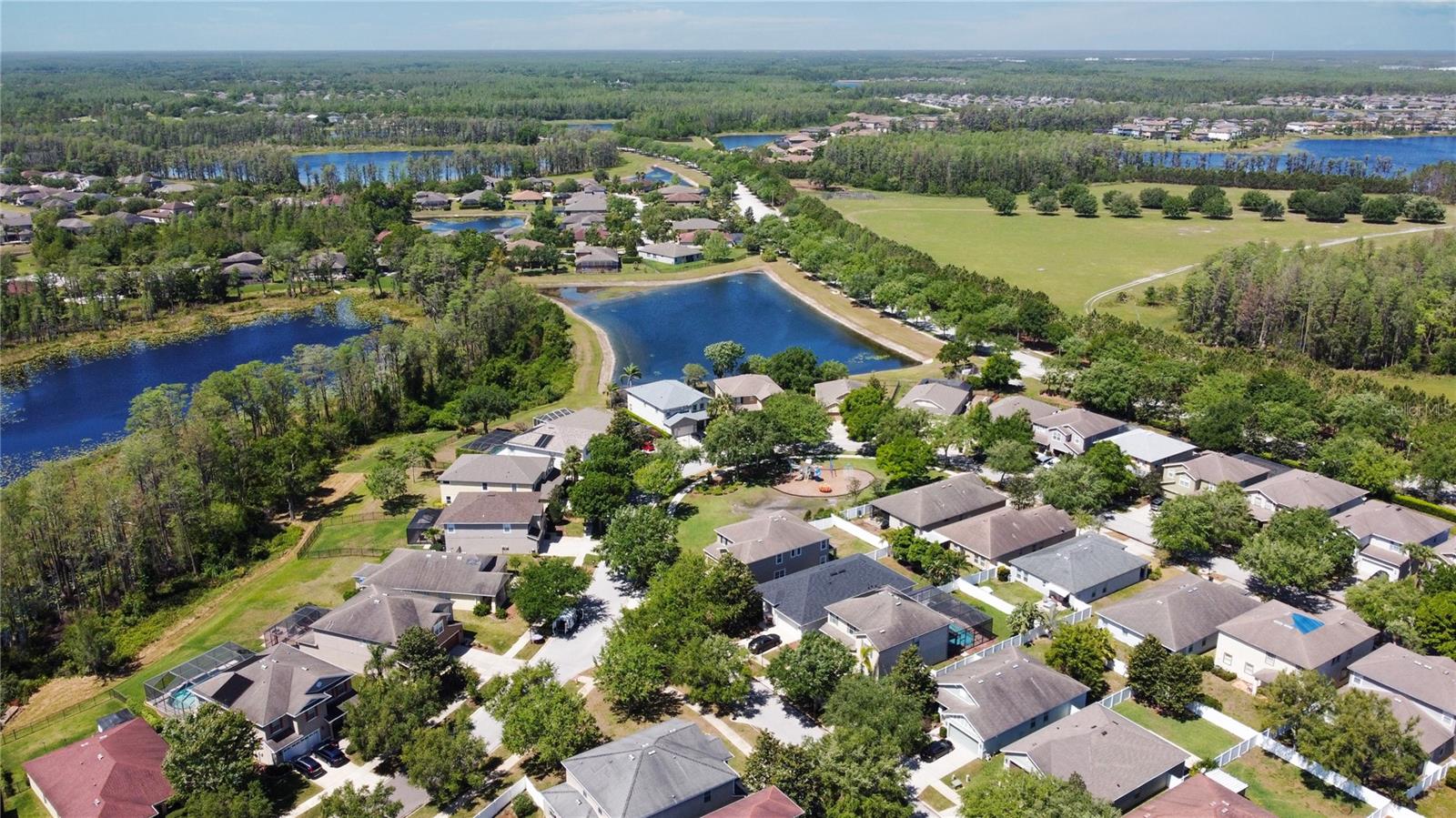 Listing photo id 45 for 2916 Winglewood Circle