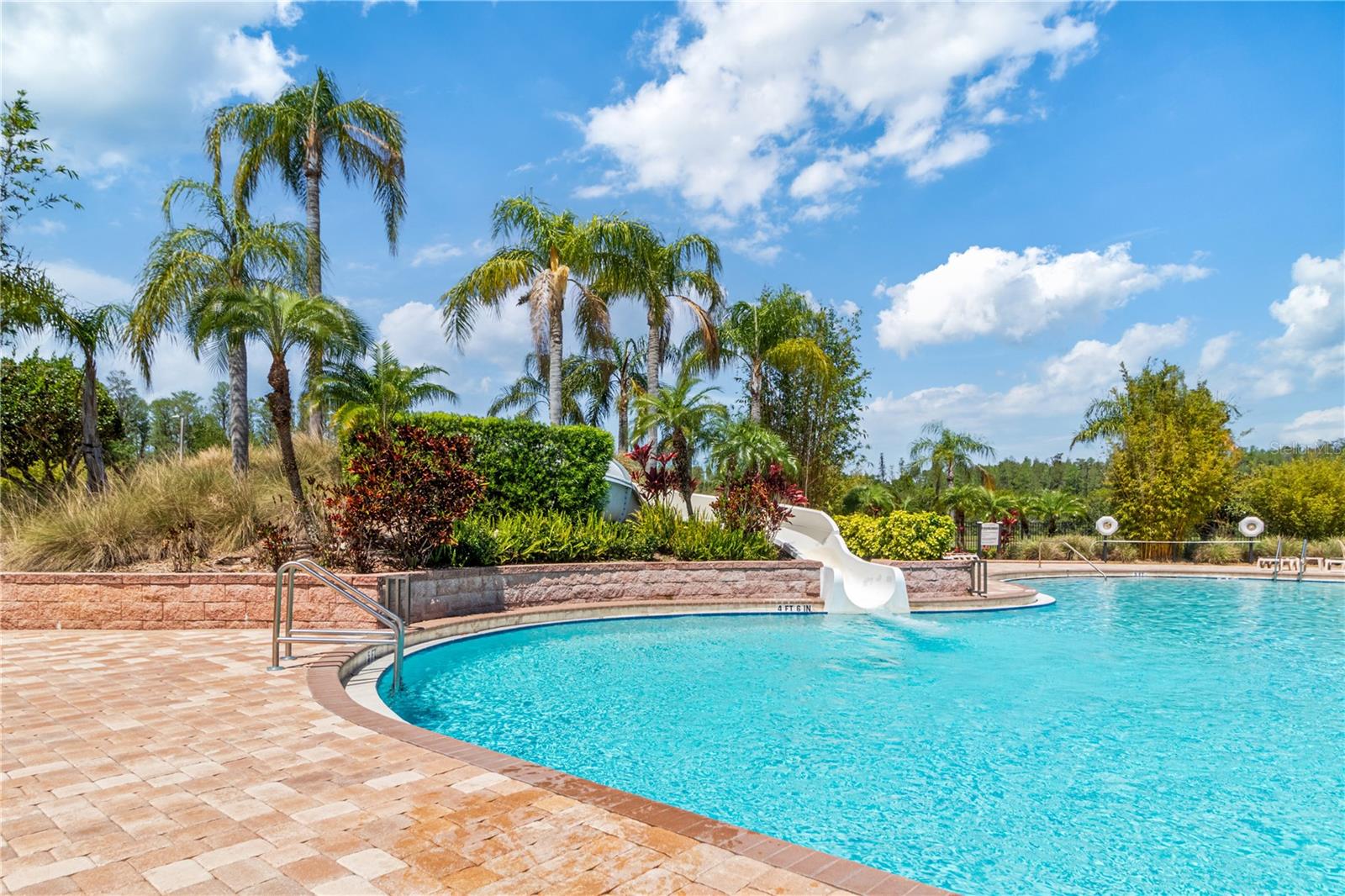 Listing photo id 54 for 2916 Winglewood Circle