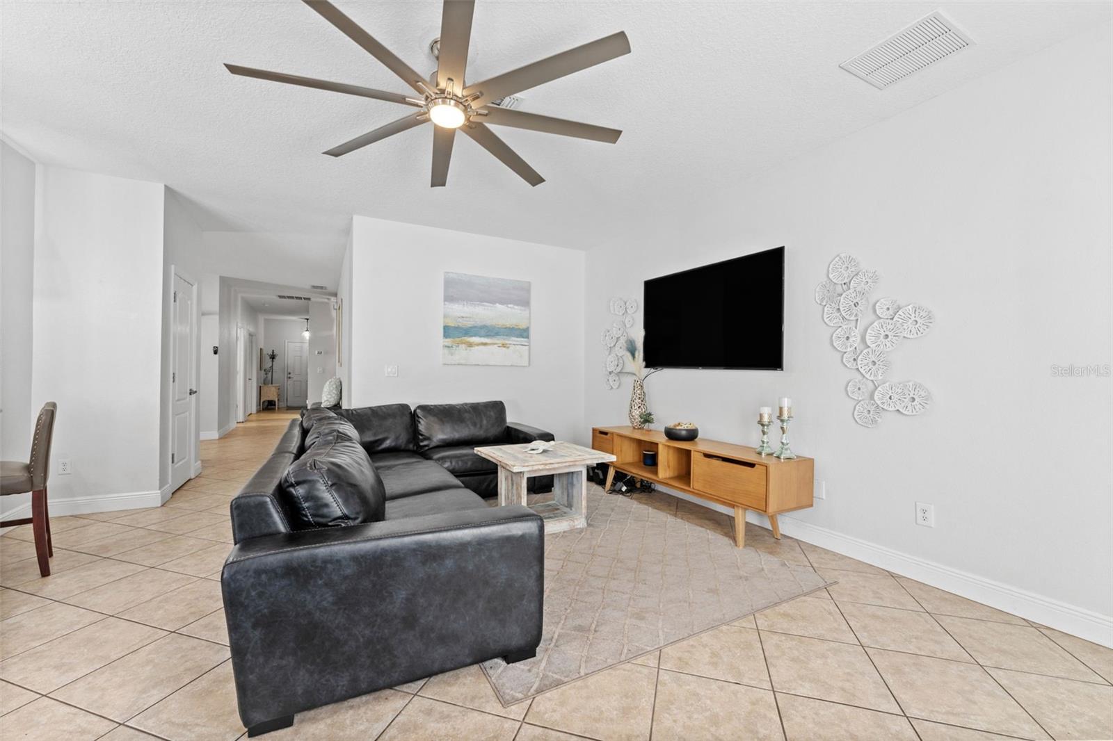 Listing photo id 6 for 2916 Winglewood Circle
