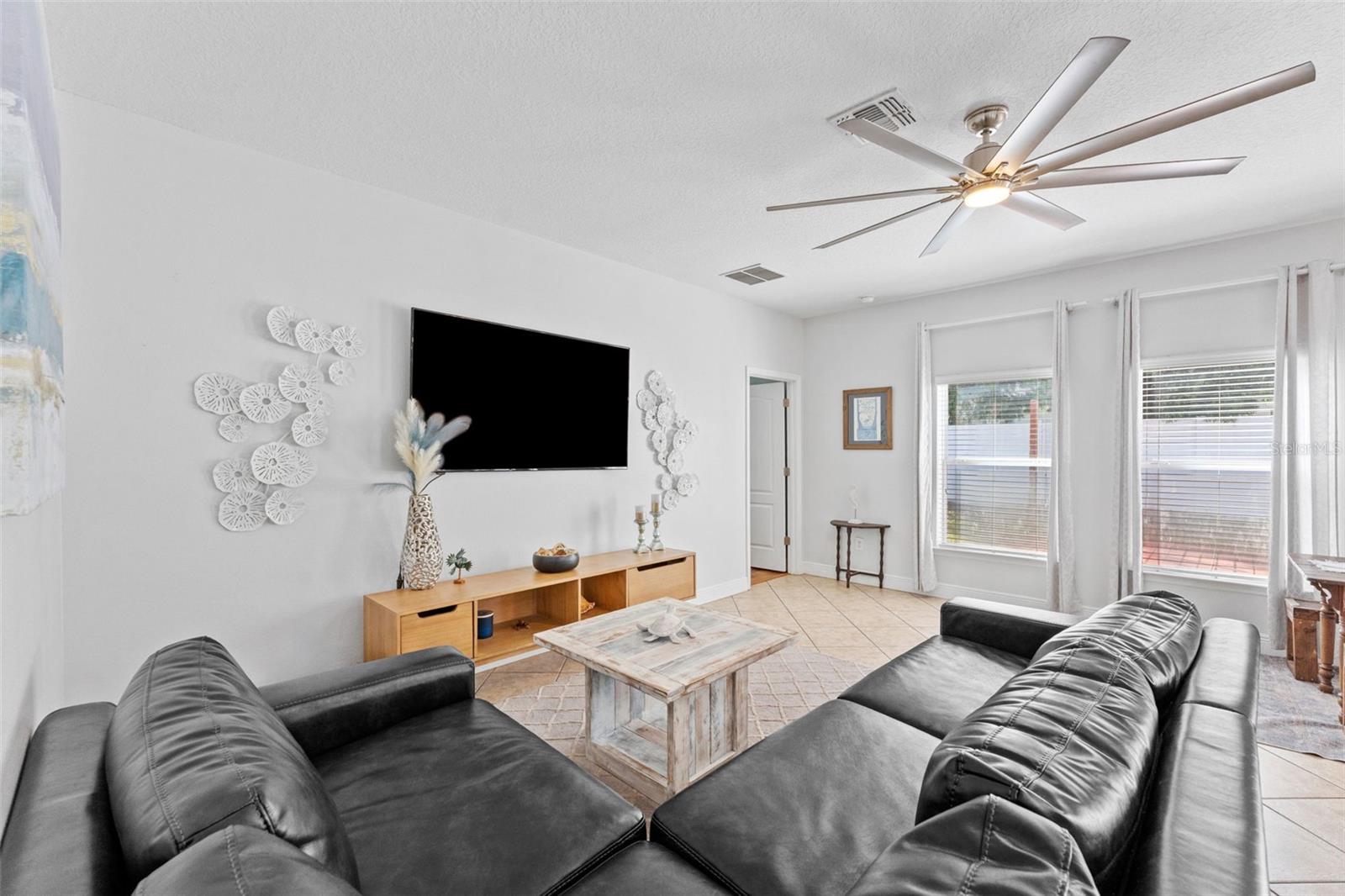 Listing photo id 7 for 2916 Winglewood Circle