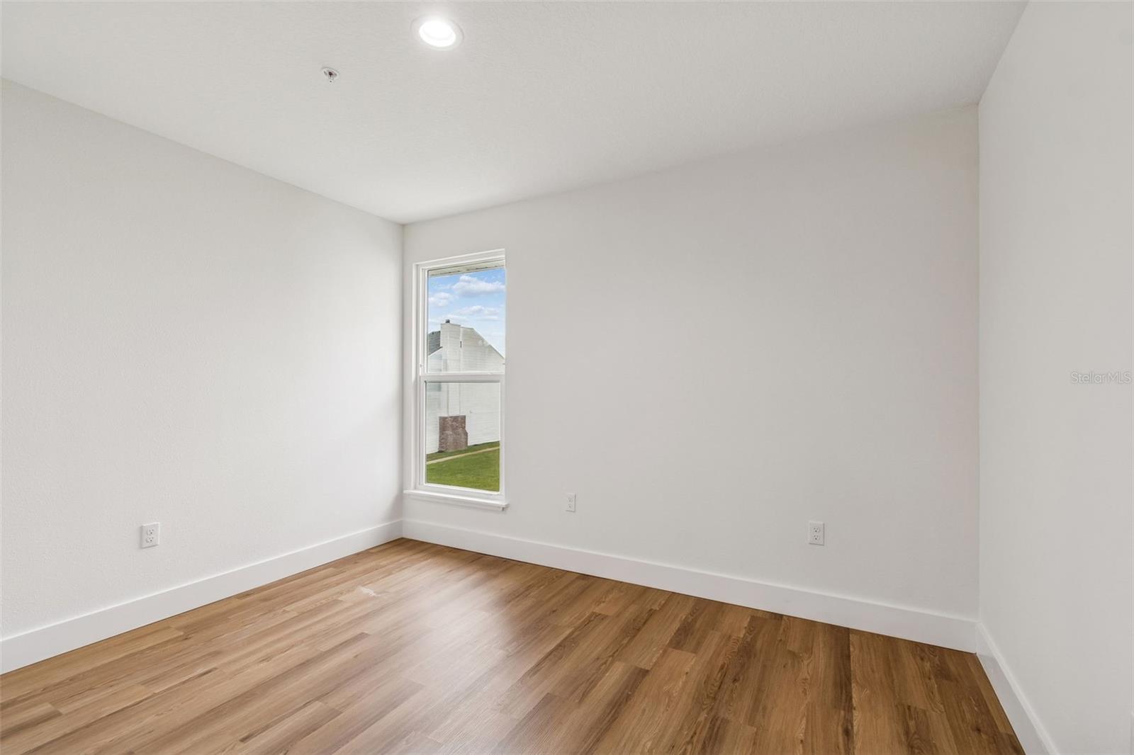 Image 21 of 40 For 718 Haven Place 718