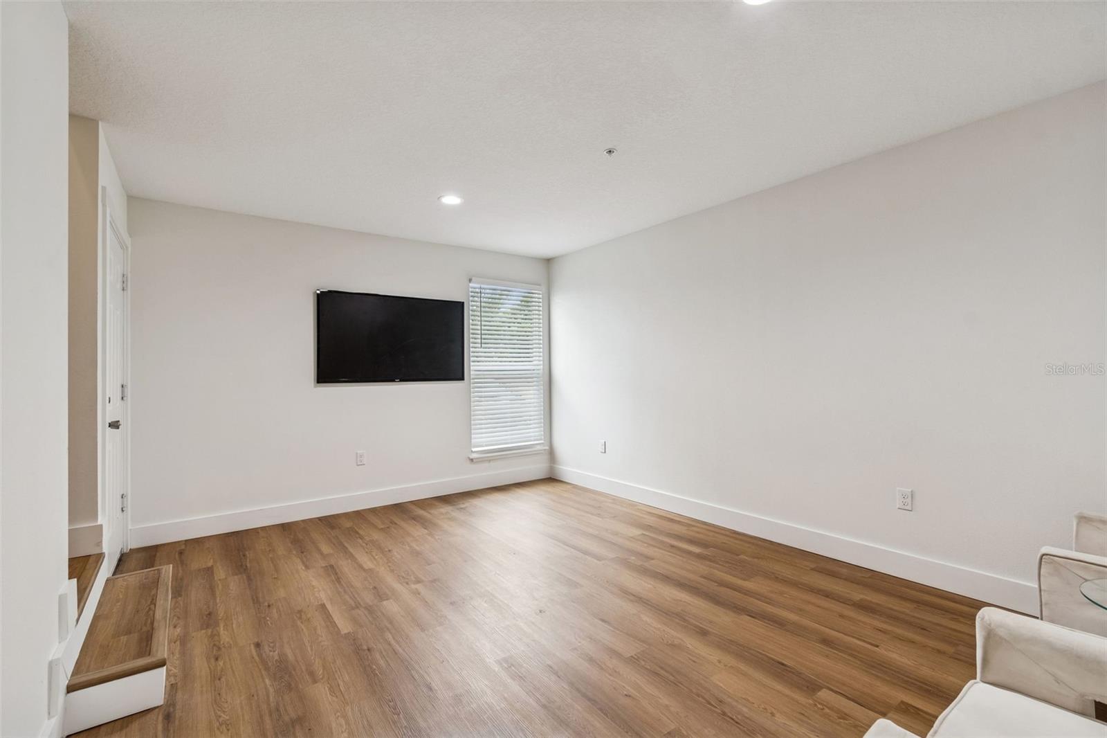 Image 23 of 40 For 718 Haven Place 718