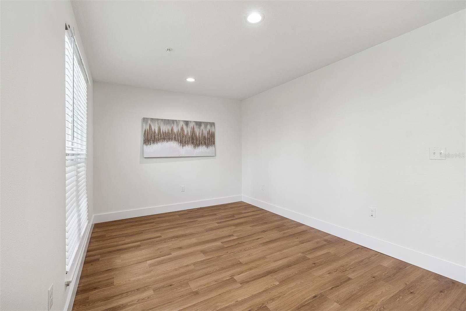 Image 33 of 40 For 718 Haven Place 718
