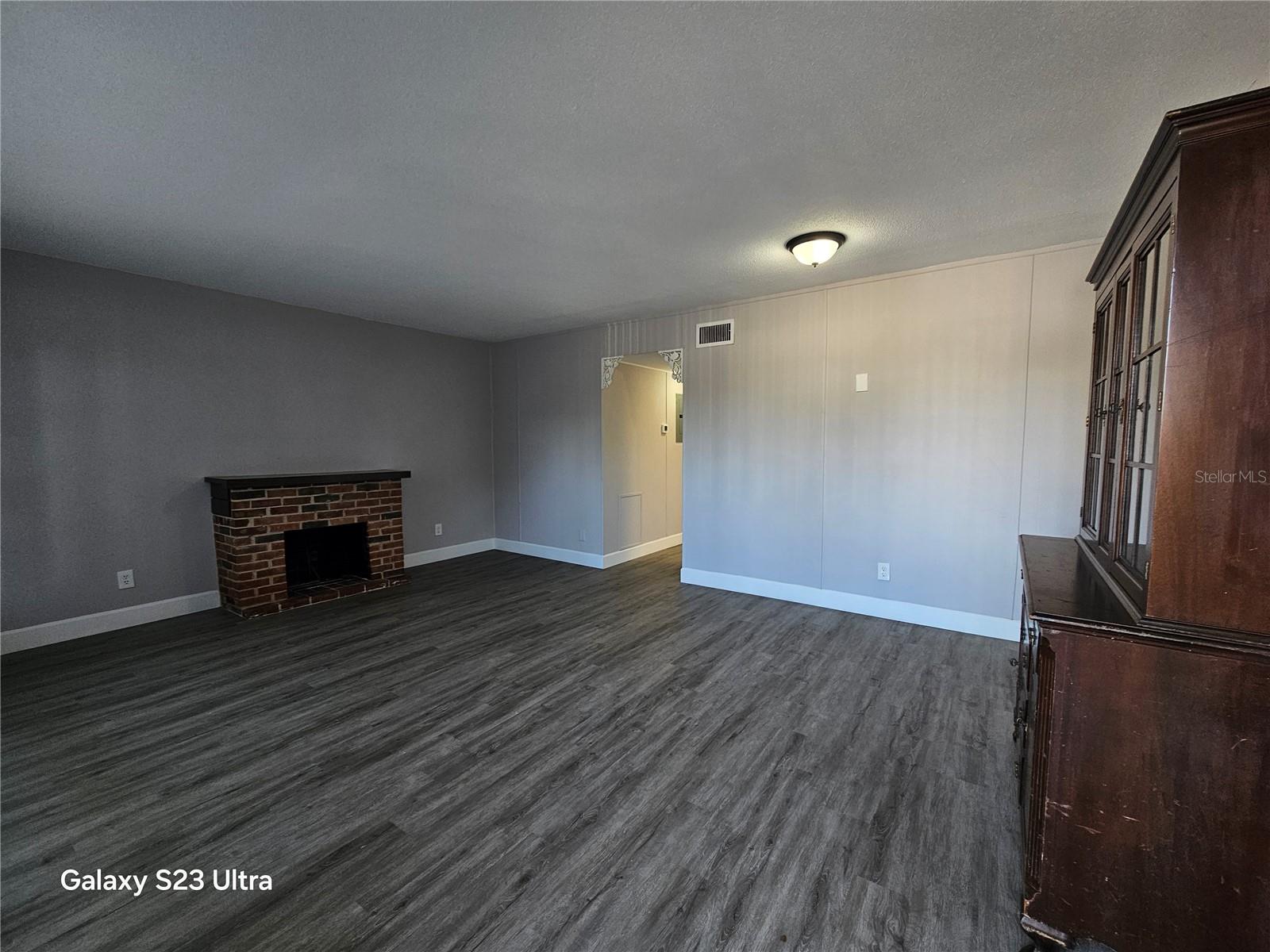 Image 16 of 69 For 2464 Australia Way E 46