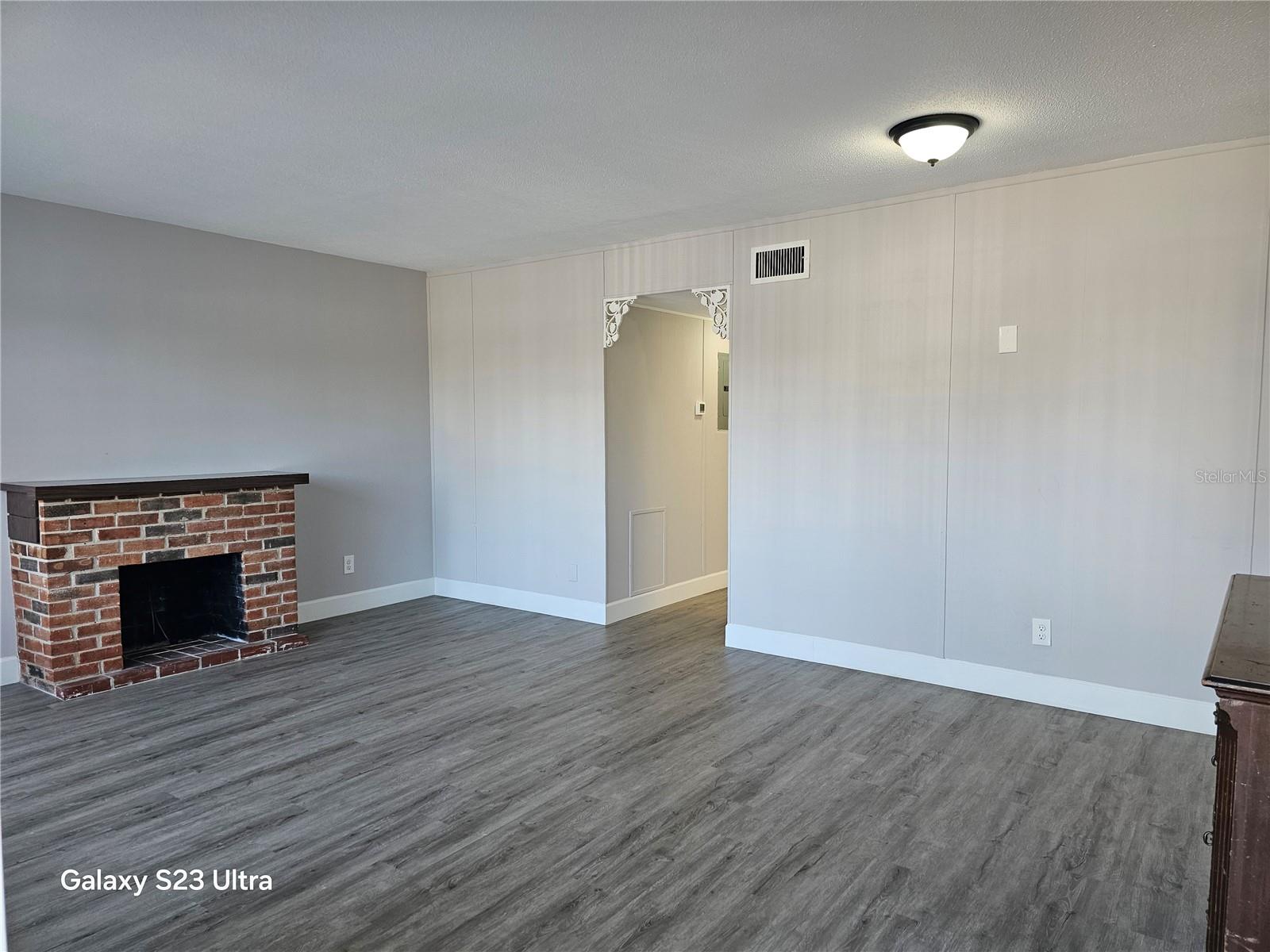 Image 17 of 69 For 2464 Australia Way E 46