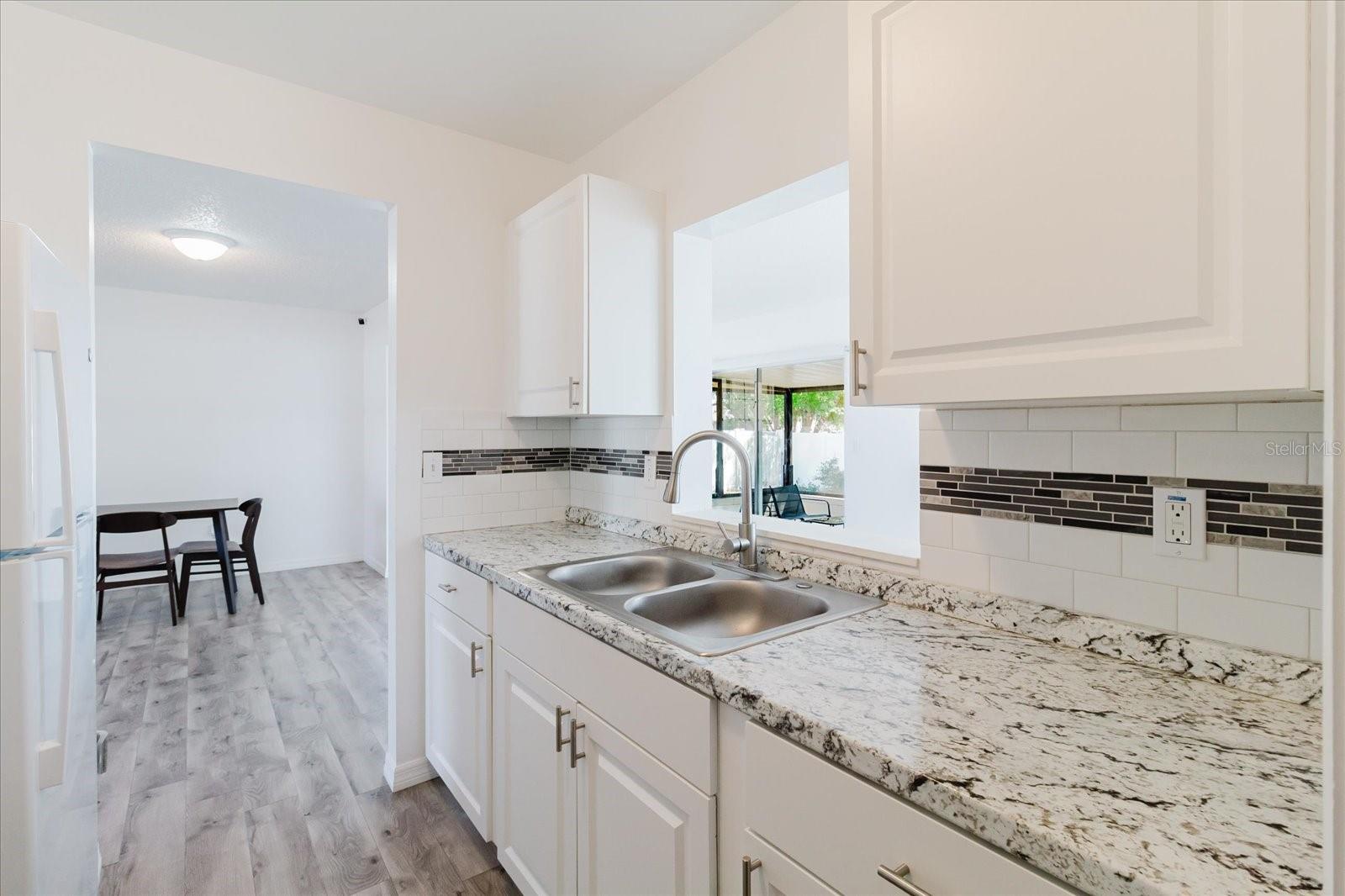 Image 11 of 33 For 12526 Elgin Boulevard