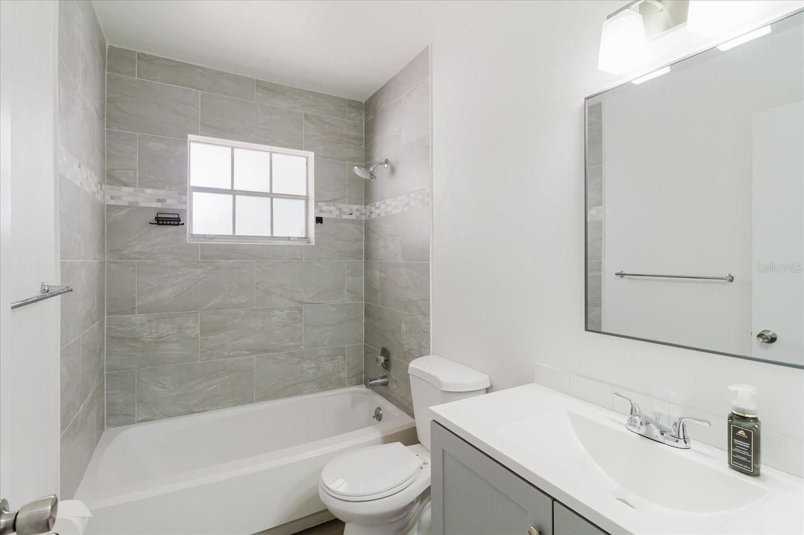 Image 20 of 33 For 12526 Elgin Boulevard