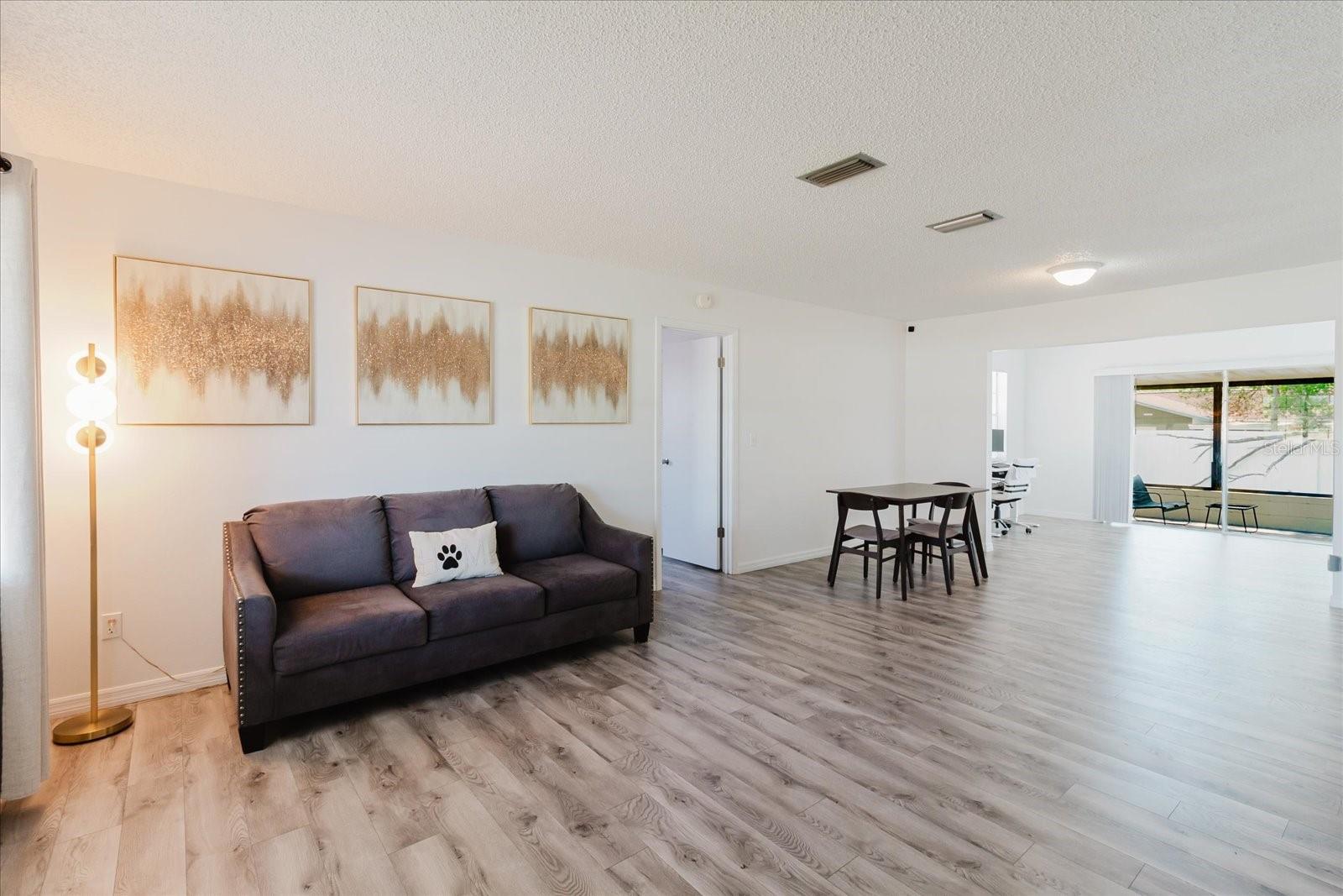 Image 6 of 33 For 12526 Elgin Boulevard