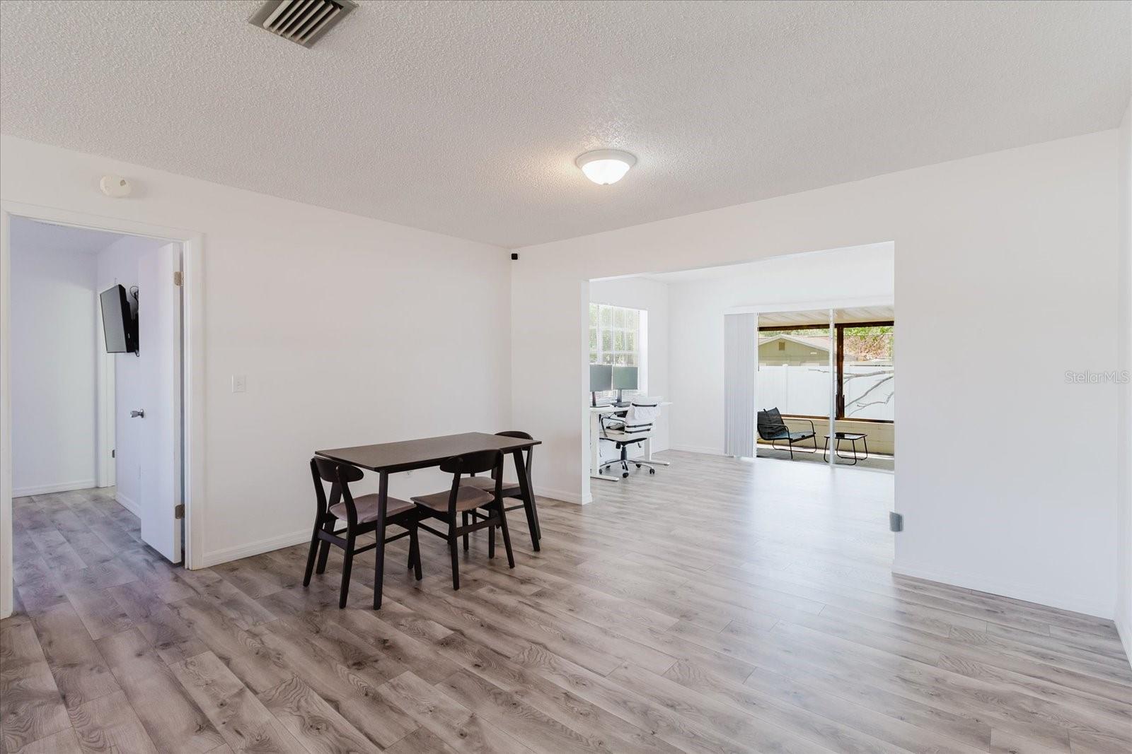 Image 8 of 33 For 12526 Elgin Boulevard