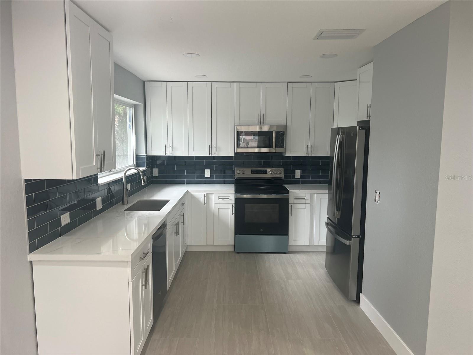 Image 6 of 25 For 836 2nd Terrace