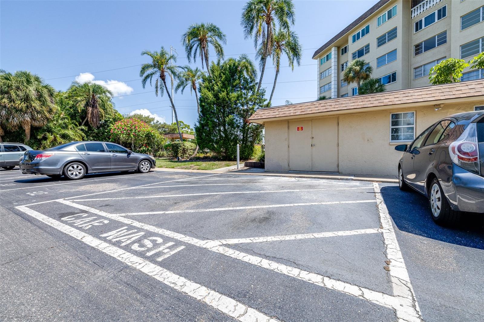 Image 21 of 61 For 8950 Park Boulevard 609