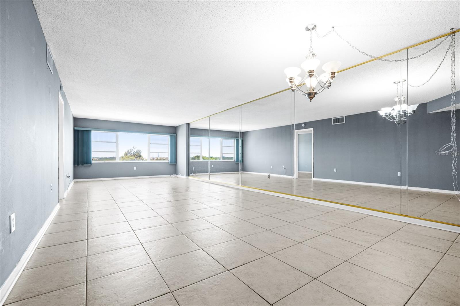Image 34 of 61 For 8950 Park Boulevard 609