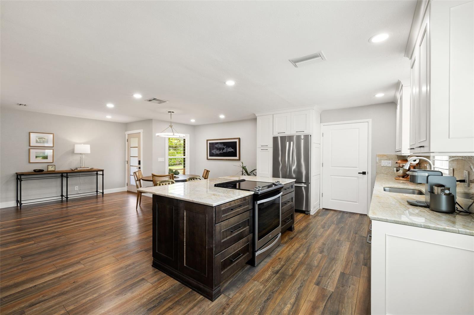Image 13 of 72 For 18520 Wayne Road