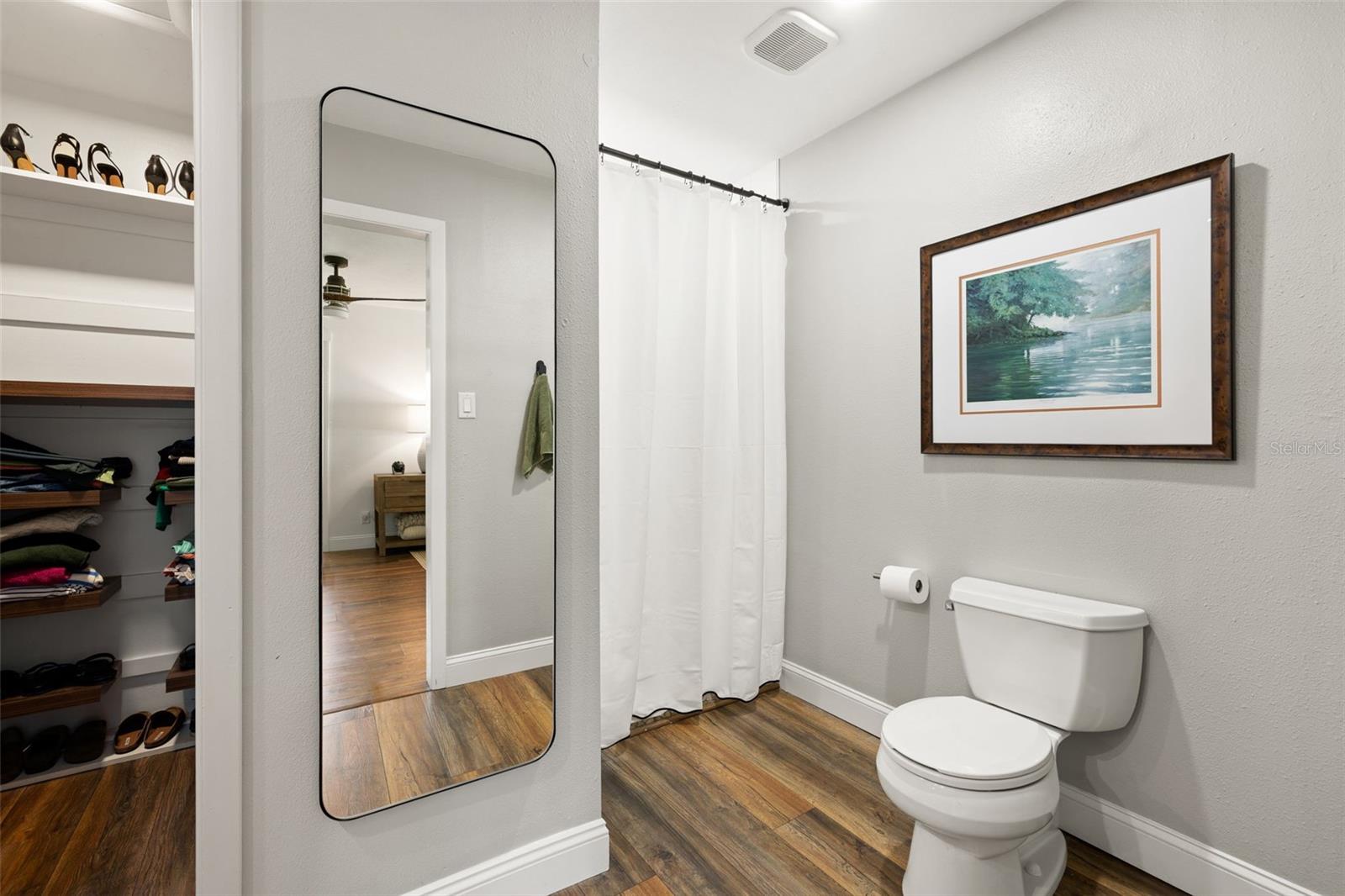 Image 33 of 72 For 18520 Wayne Road