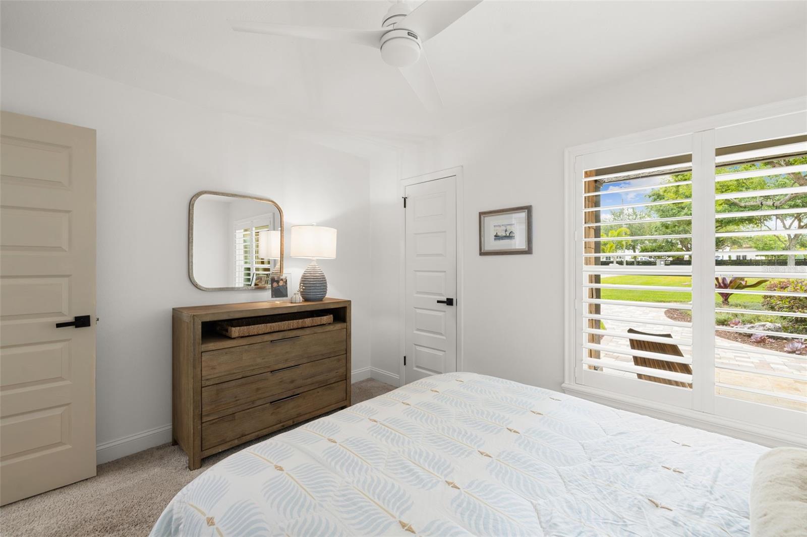 Image 37 of 72 For 18520 Wayne Road